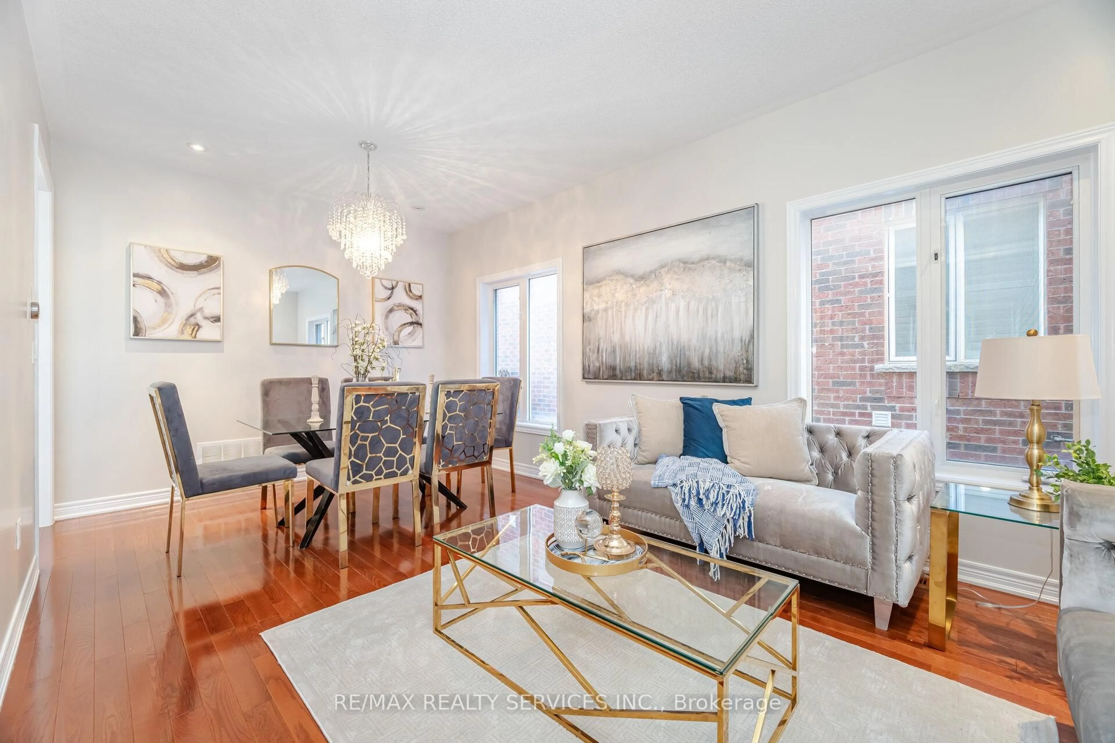 Living room with furniture, unknown for 71 Ivy Glen Dr, Vaughan Ontario L6A 0P3