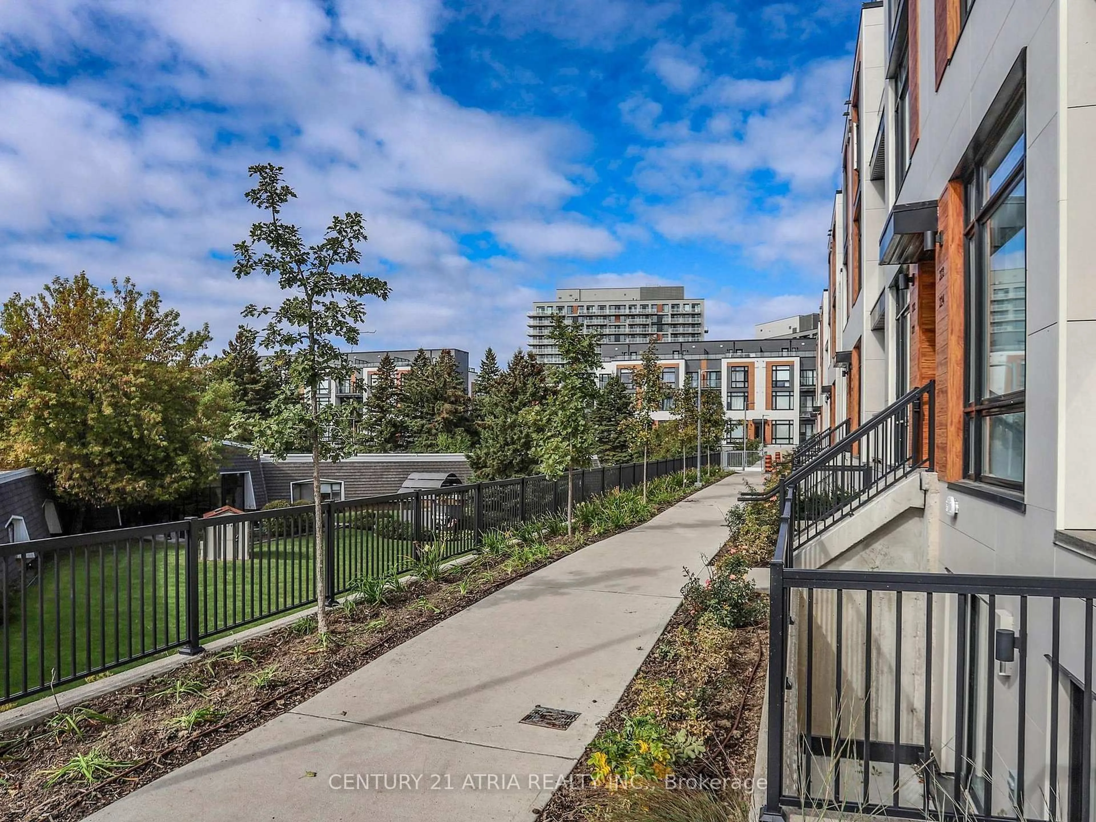A pic from outside/outdoor area/front of a property/back of a property/a pic from drone, street for 8 Steckley House Lane #216, Richmond Hill Ontario L4S 0N1