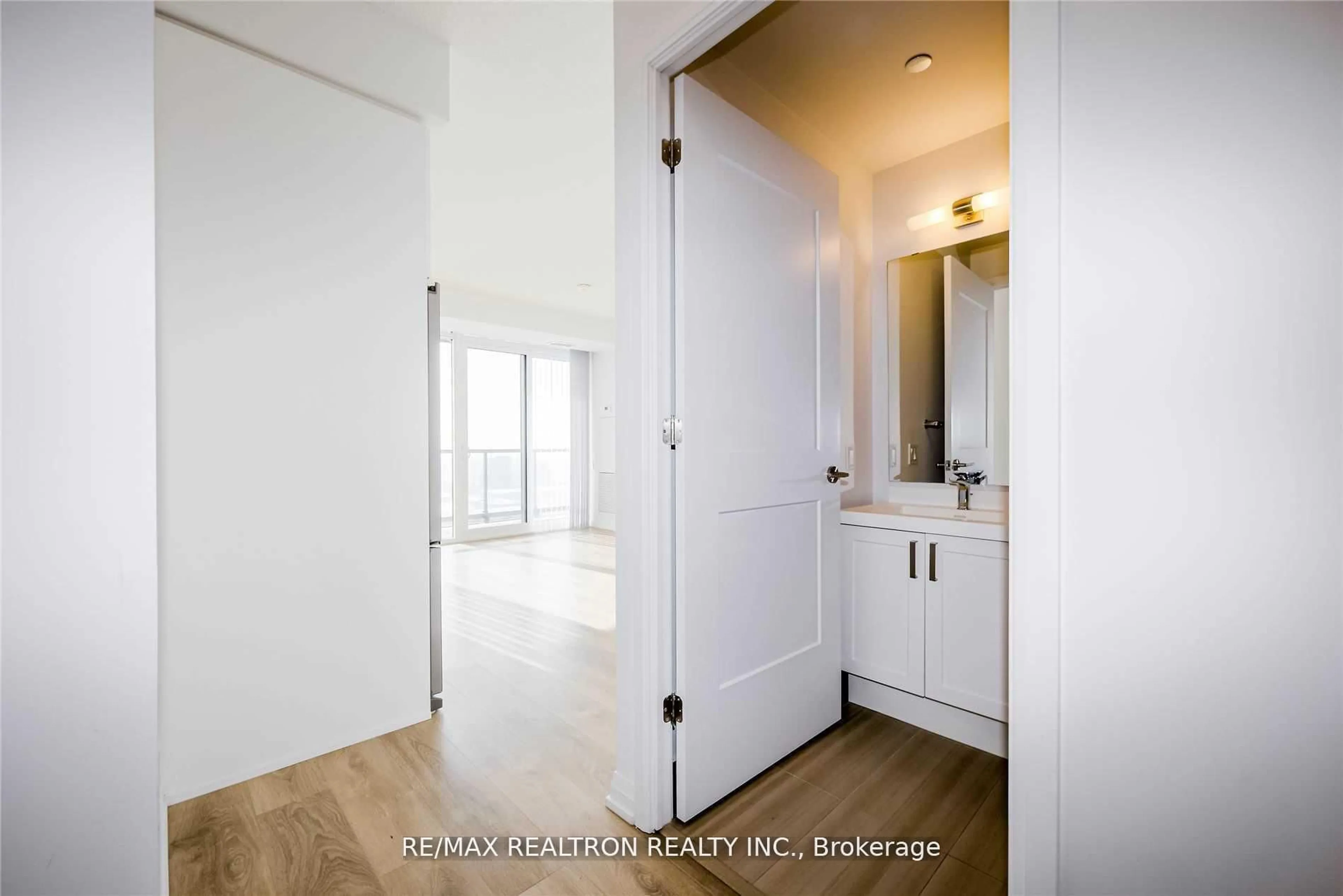 Indoor entryway for 7895 Jane St #2606, Vaughan Ontario L4K 0K2