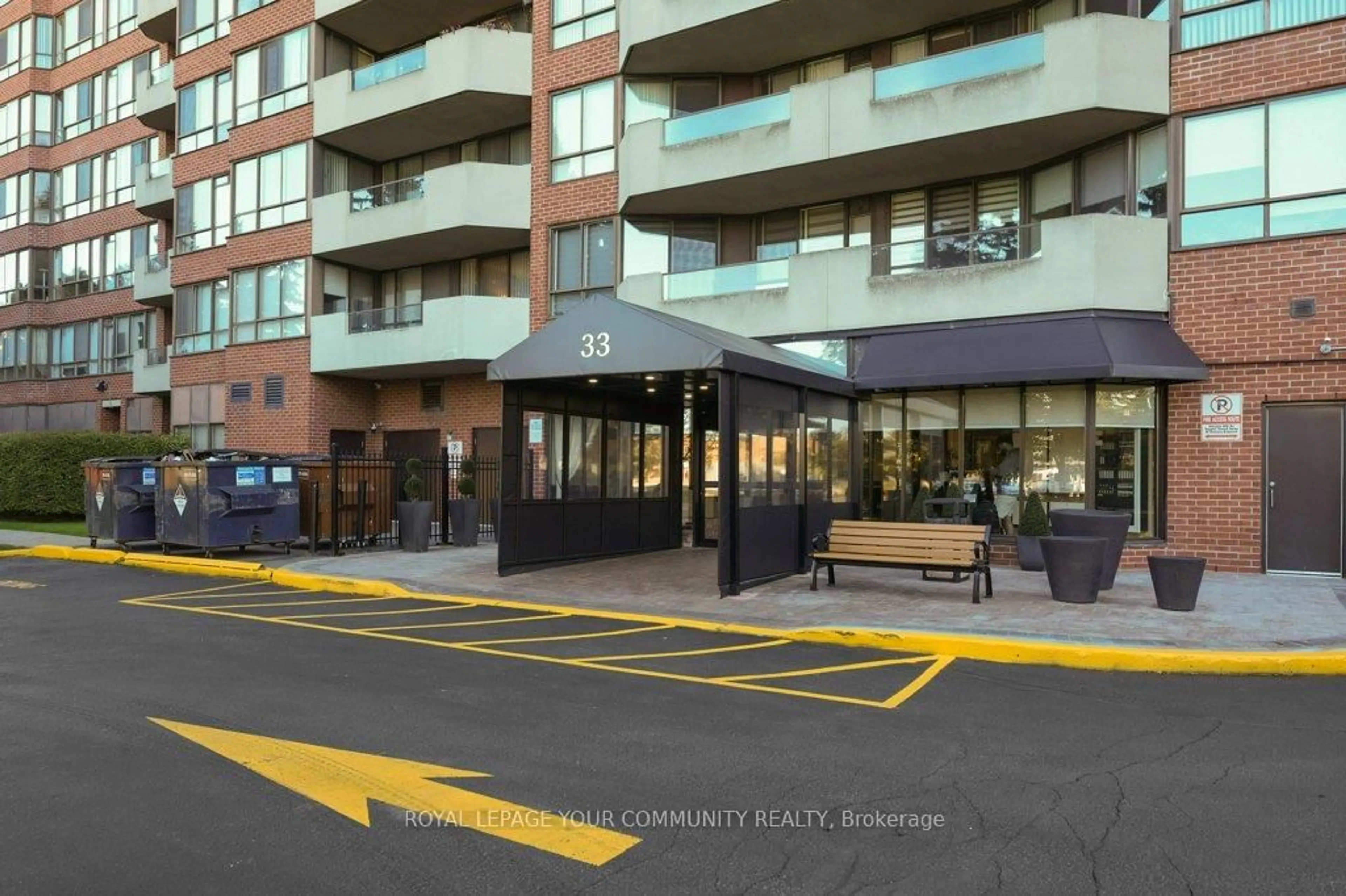 Patio, street for 33 Weldrick Rd #1407, Richmond Hill Ontario L4C 8W4