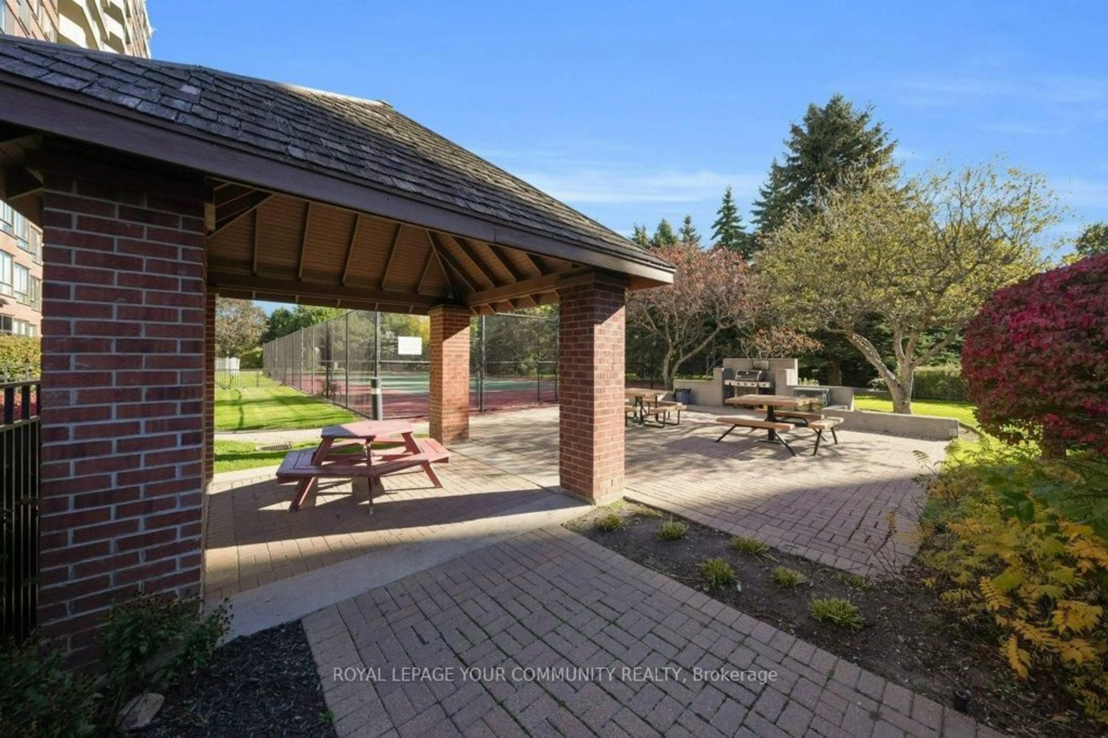 Patio, unknown for 33 Weldrick Rd #1407, Richmond Hill Ontario L4C 8W4