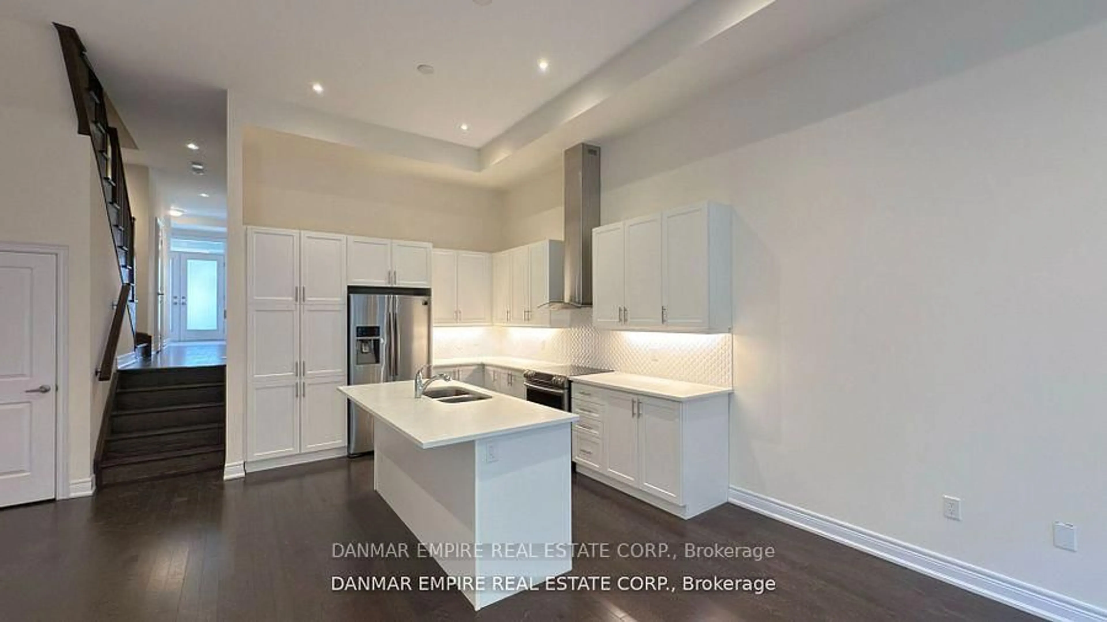 Open concept kitchen, ceramic/tile floor for 6 Hiawatha Crt, Vaughan Ontario L4L 0J2