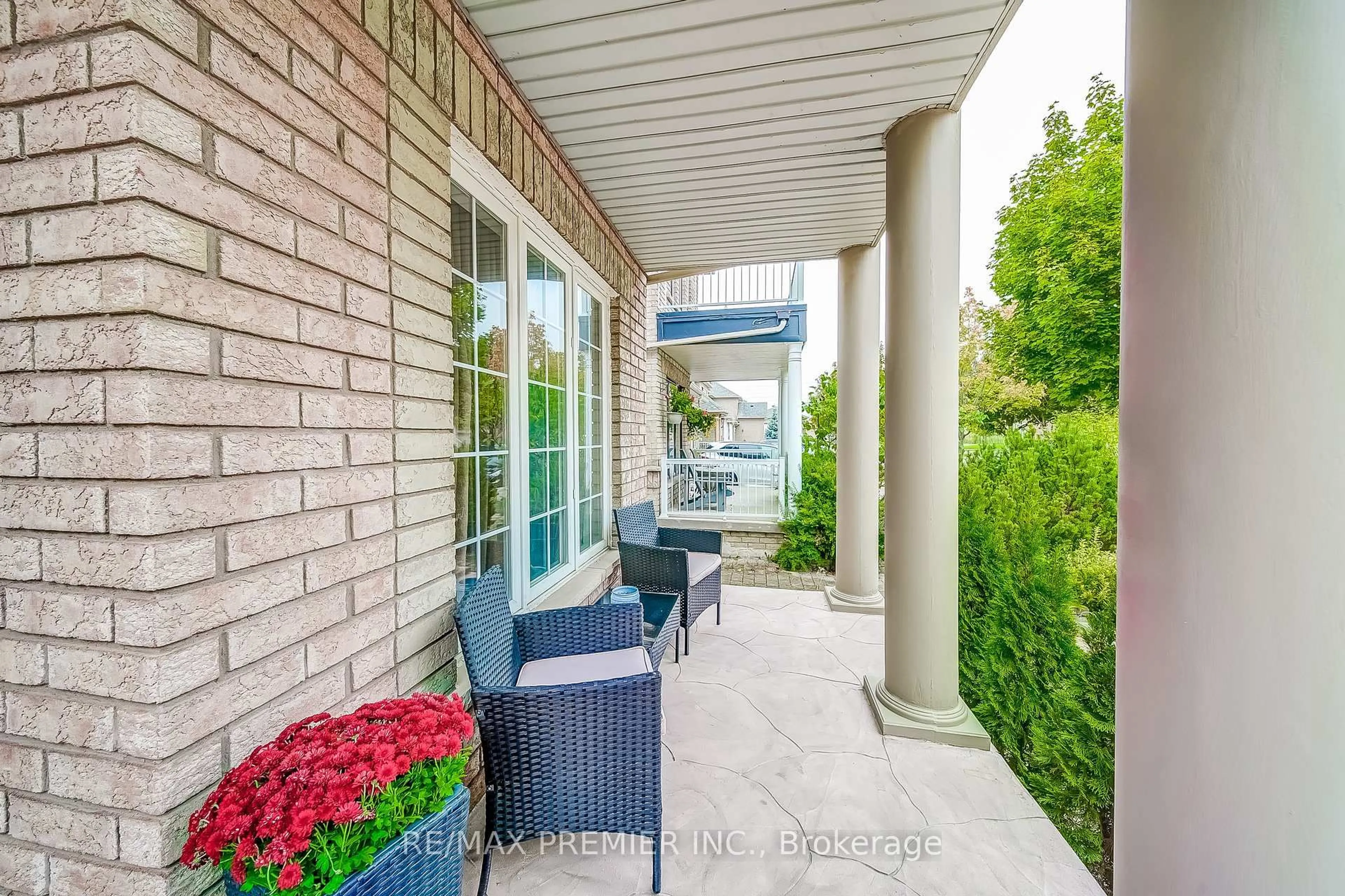 Patio, street for 22 Canvasback Dr, Vaughan Ontario L4H 2V9