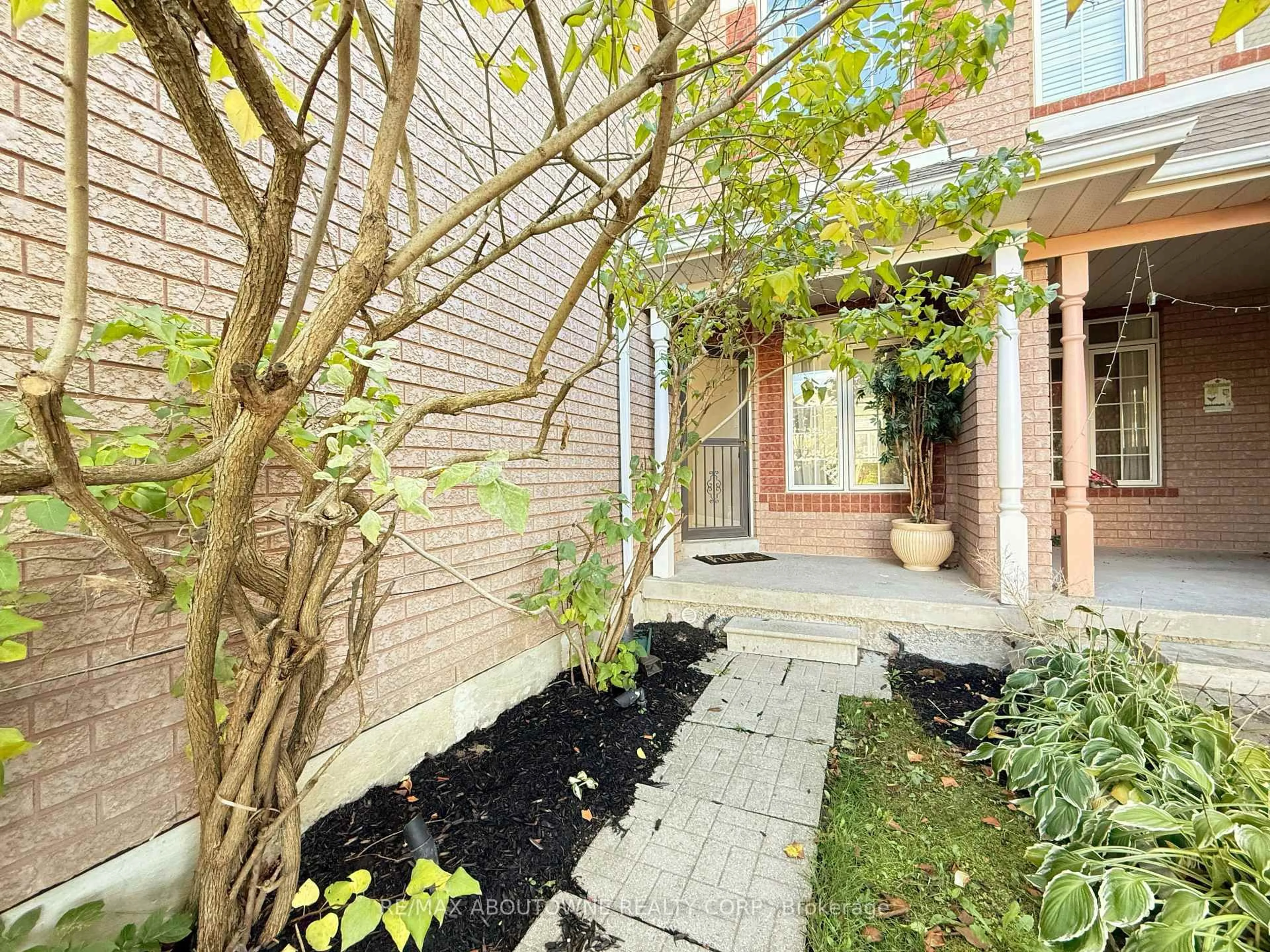 Unknown for 44 Craddock St, Vaughan Ontario L6A 2R4