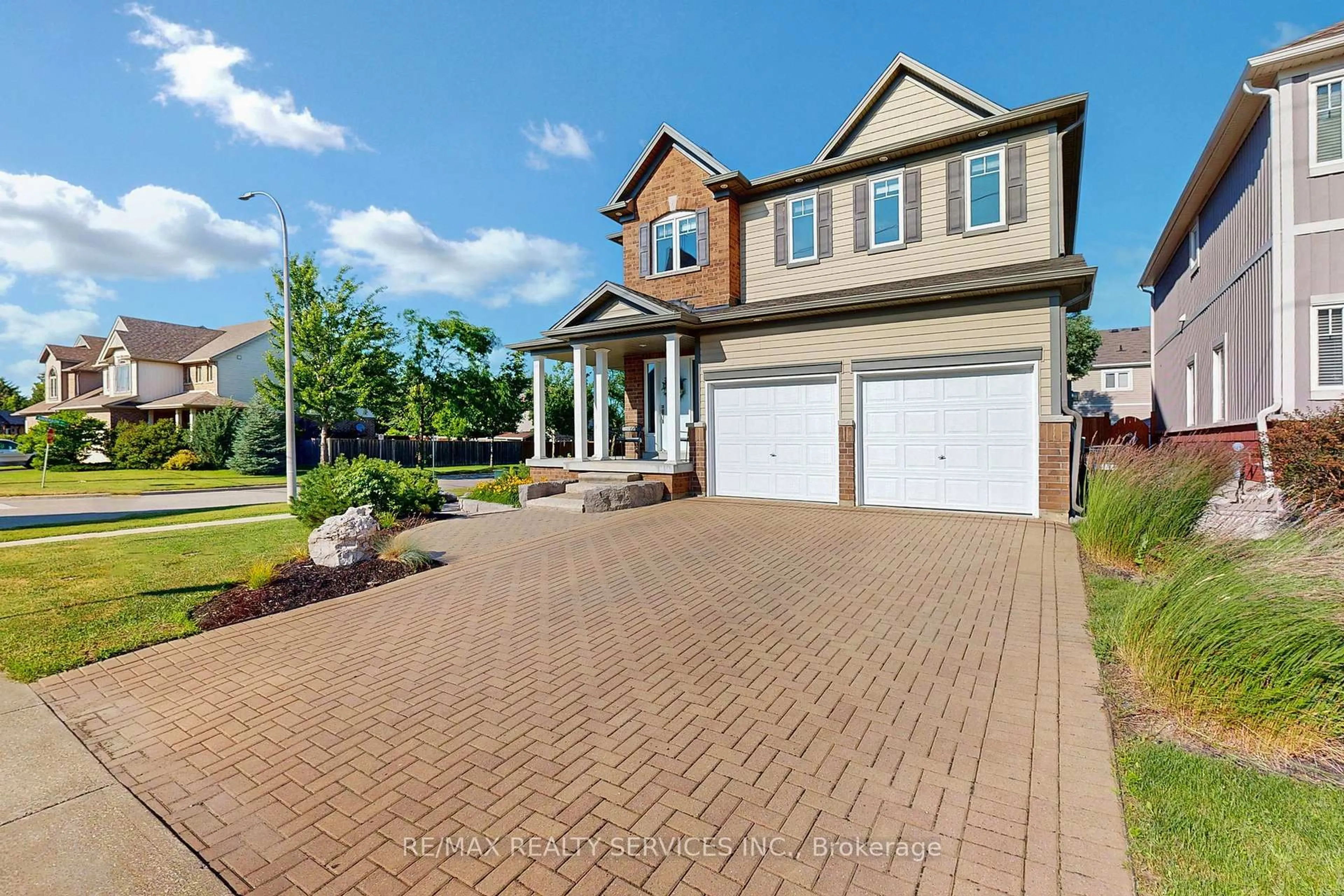 Home with brick exterior material, street for 197 King St, New Tecumseth Ontario L9R 0A8