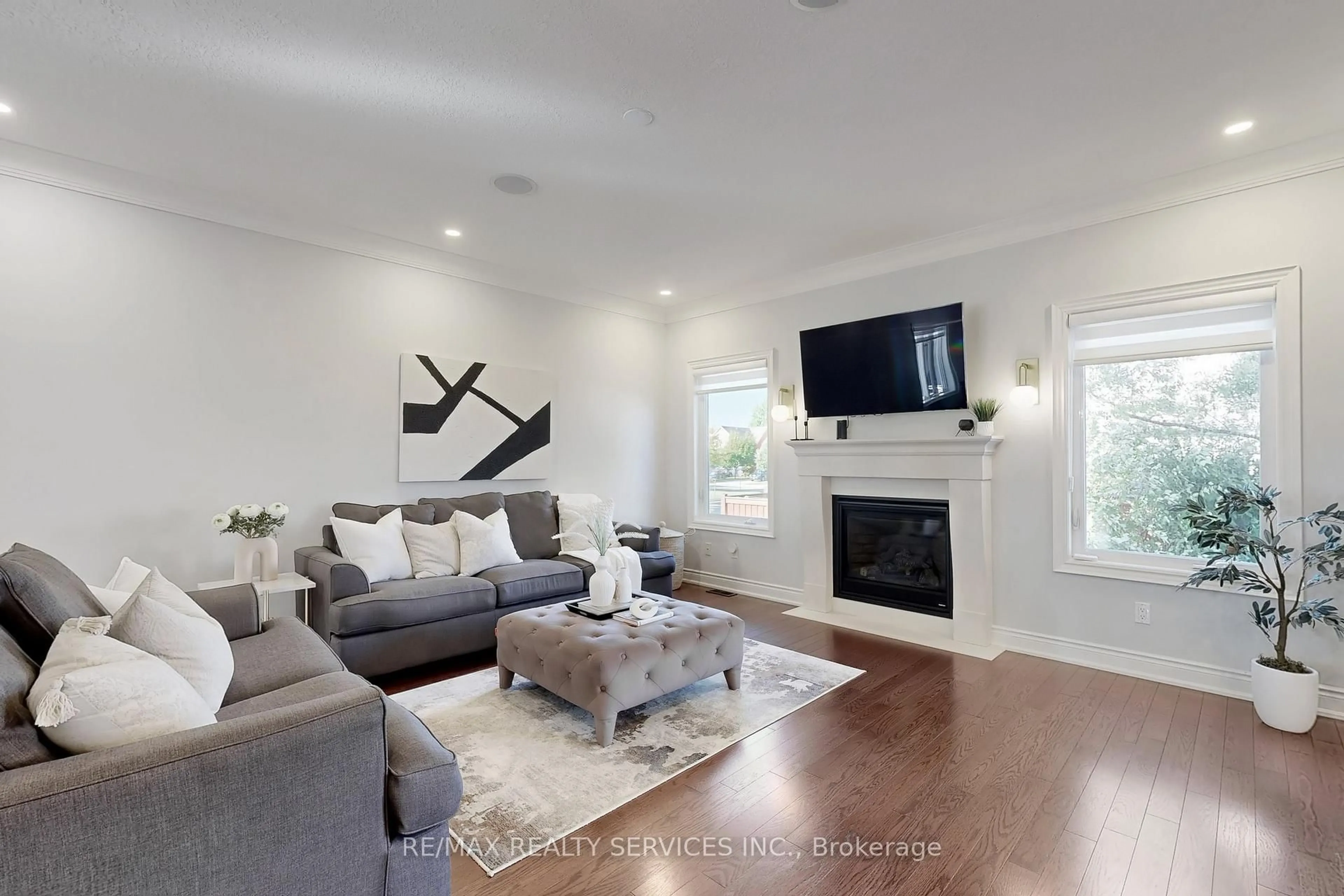 Living room with furniture, unknown for 197 King St, New Tecumseth Ontario L9R 0A8