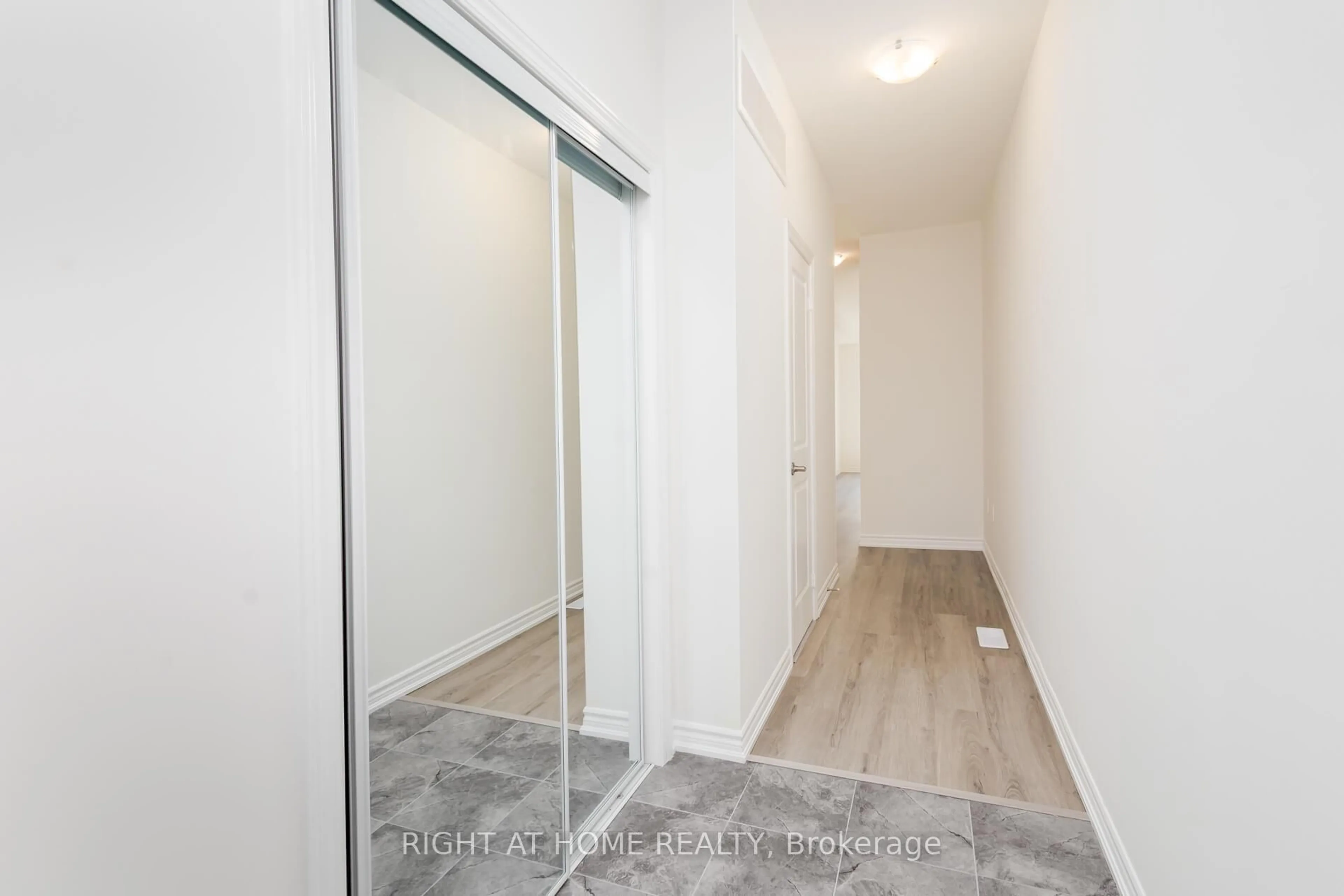 A pic of a room for 19 Ravenscraig Pl, Innisfil Ontario L0L 1L0
