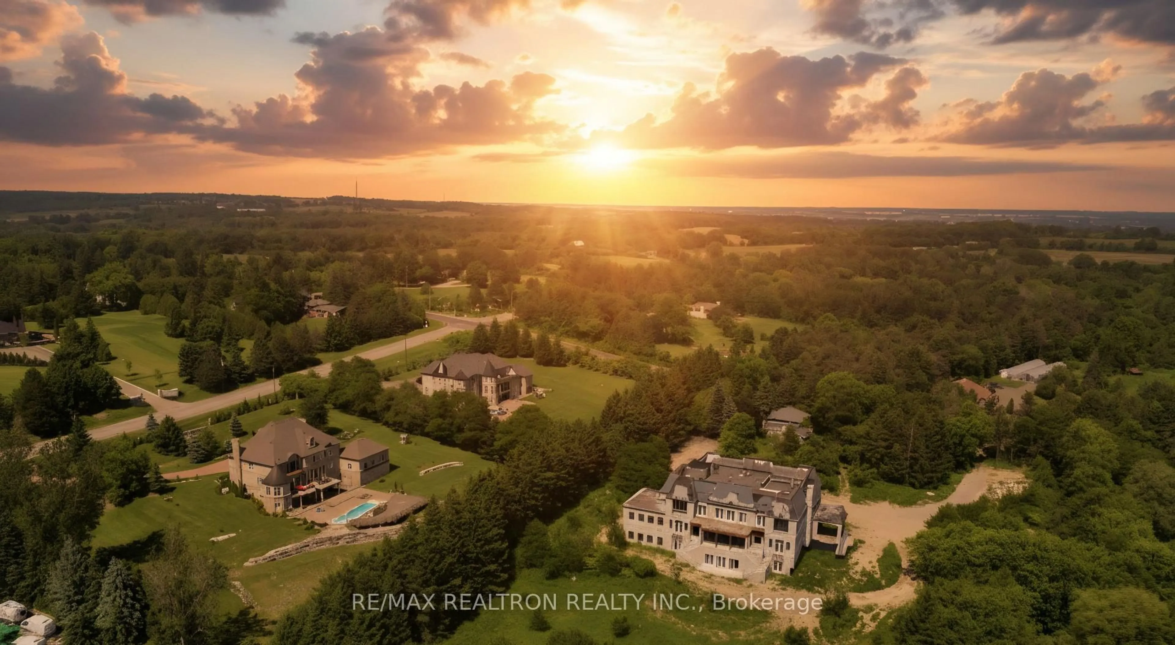 A pic from outside/outdoor area/front of a property/back of a property/a pic from drone, building for 15230 Keele St, King Ontario L7B 1A3