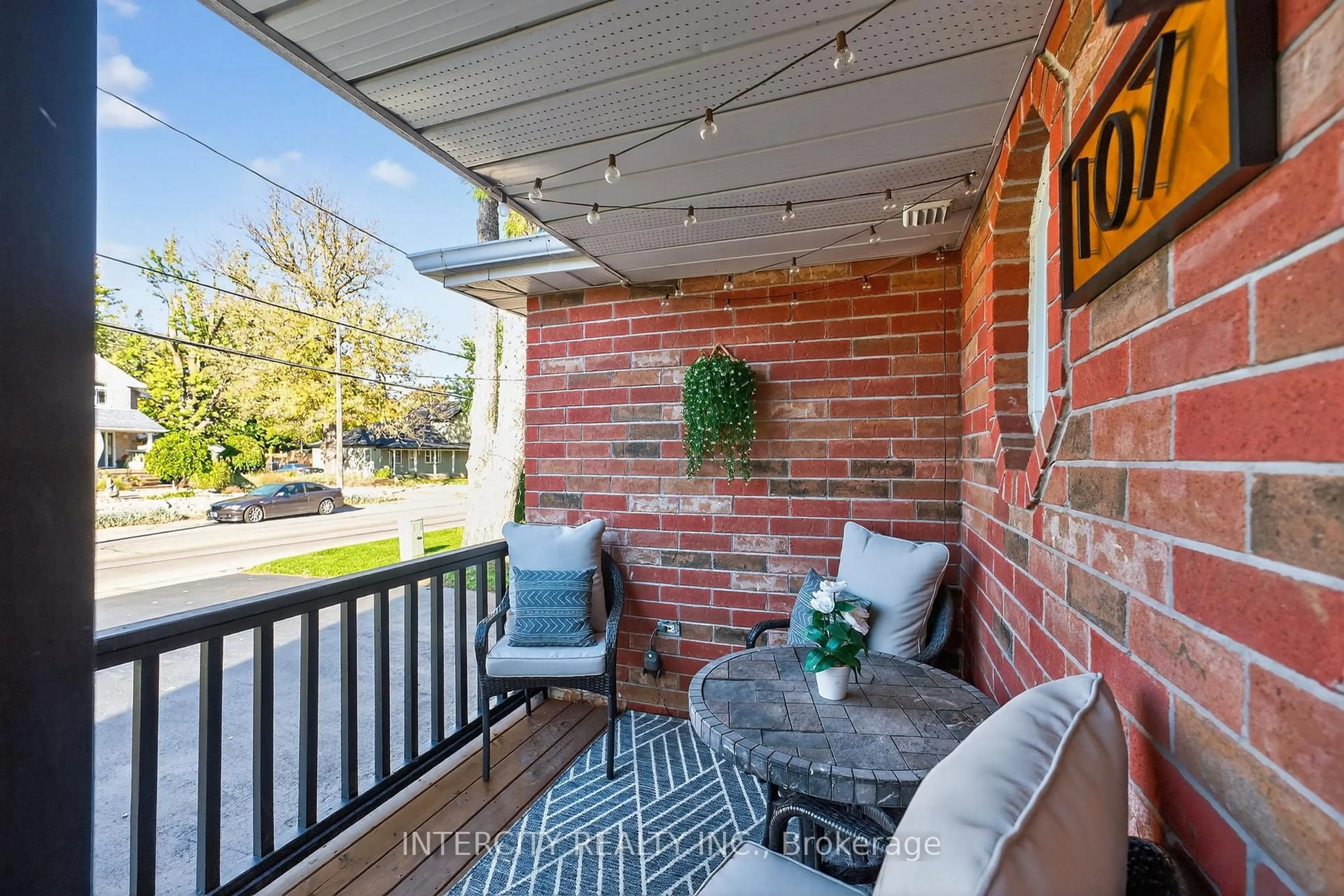 Patio, street for 107 Albert St, New Tecumseth Ontario L9R 1G3