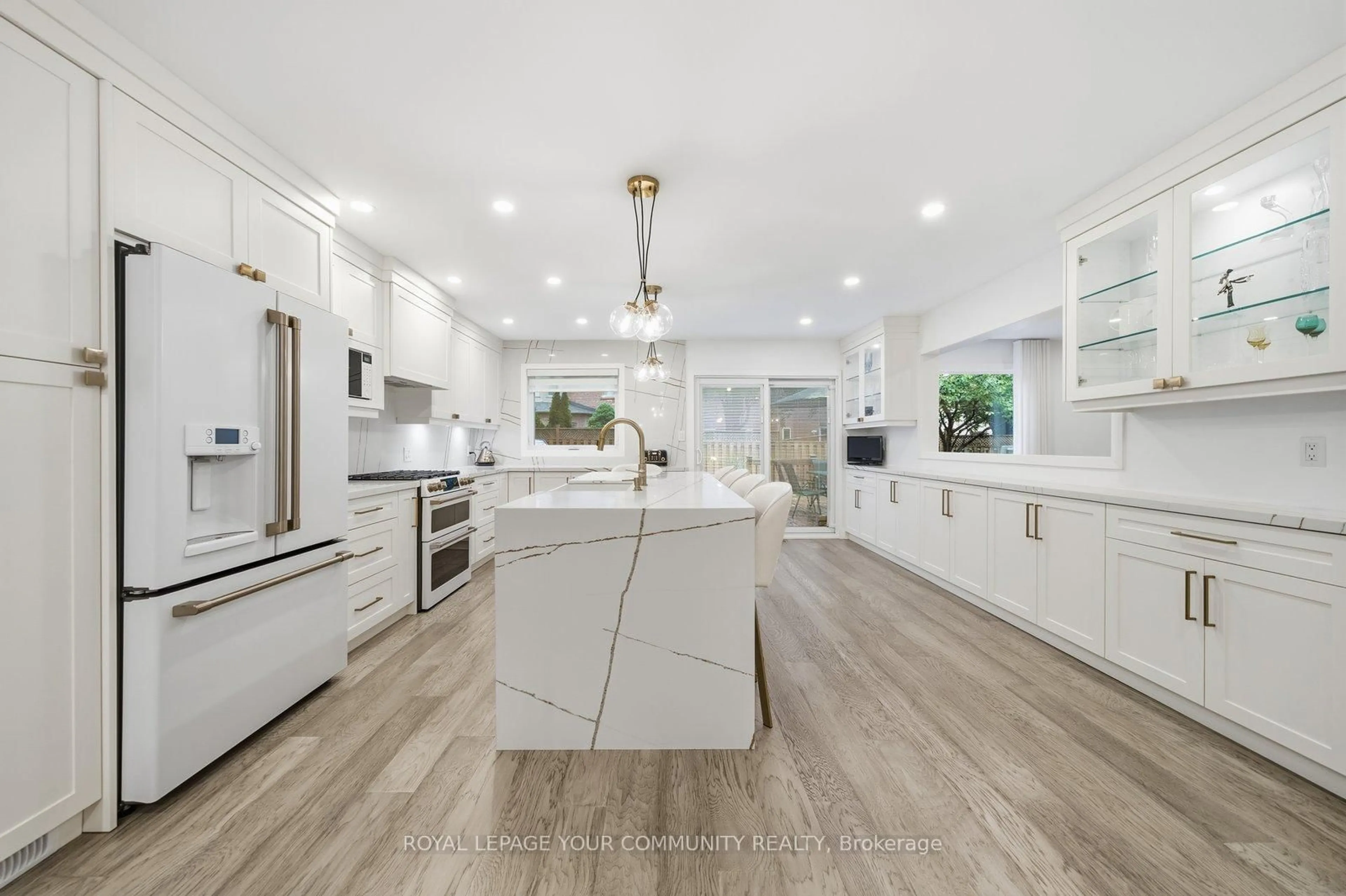 Open concept kitchen, ceramic/tile floor for 15 Redondo Dr, Vaughan Ontario L4J 7S7