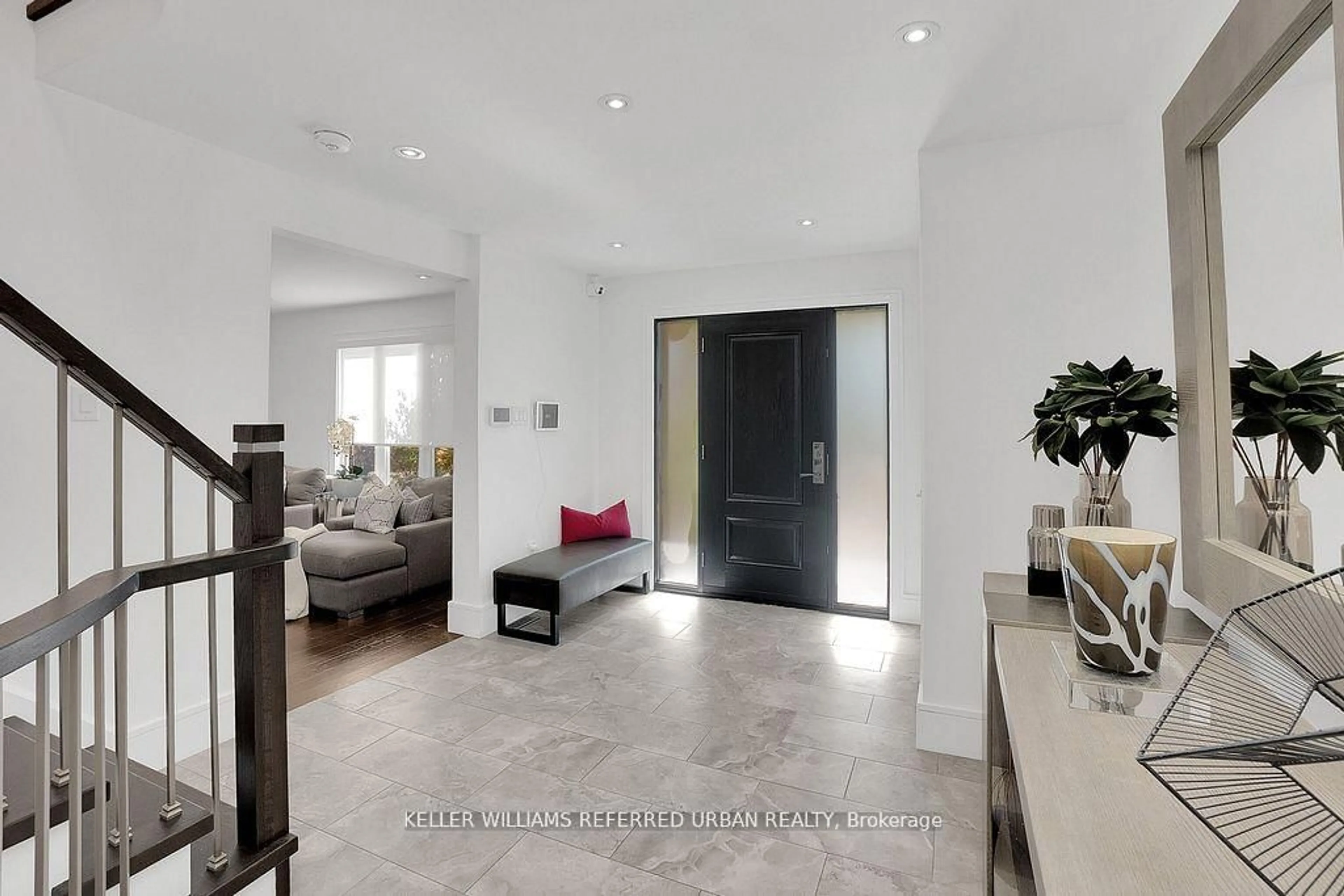 Indoor foyer for 68 Findlay Ave, King Ontario L7B 1E2