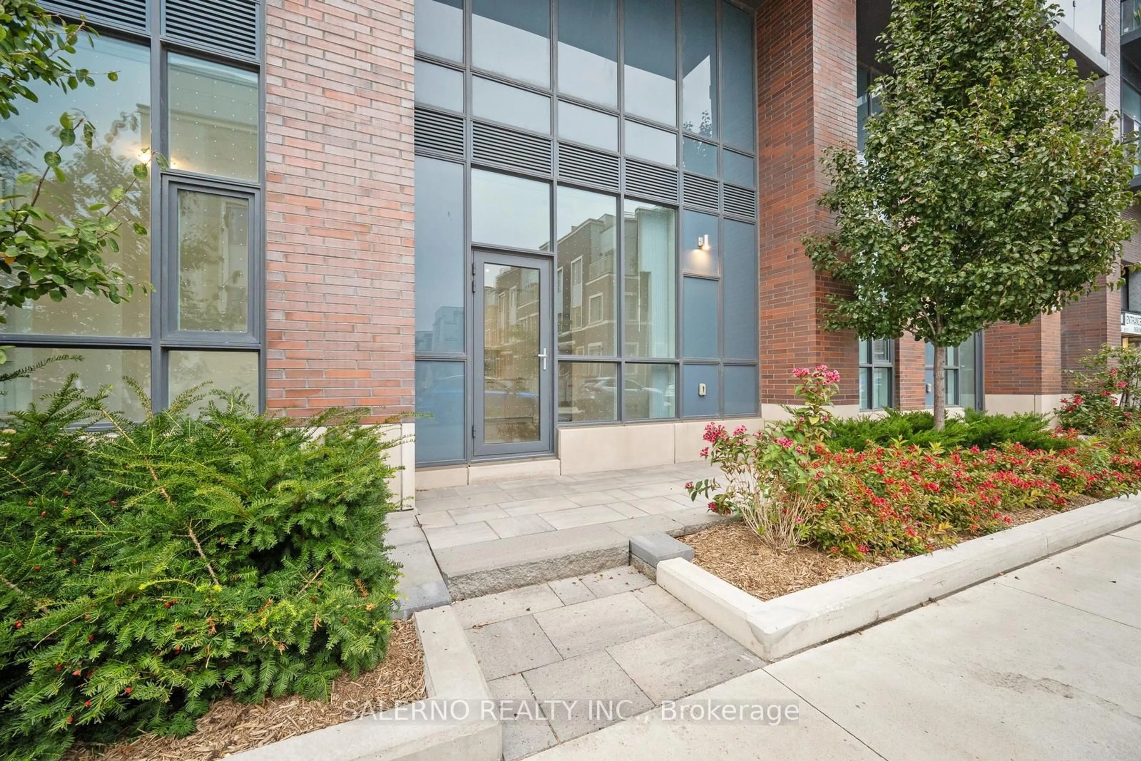 Indoor foyer for 10 Honeycrisp Cres #105, Vaughan Ontario L4K 0M7