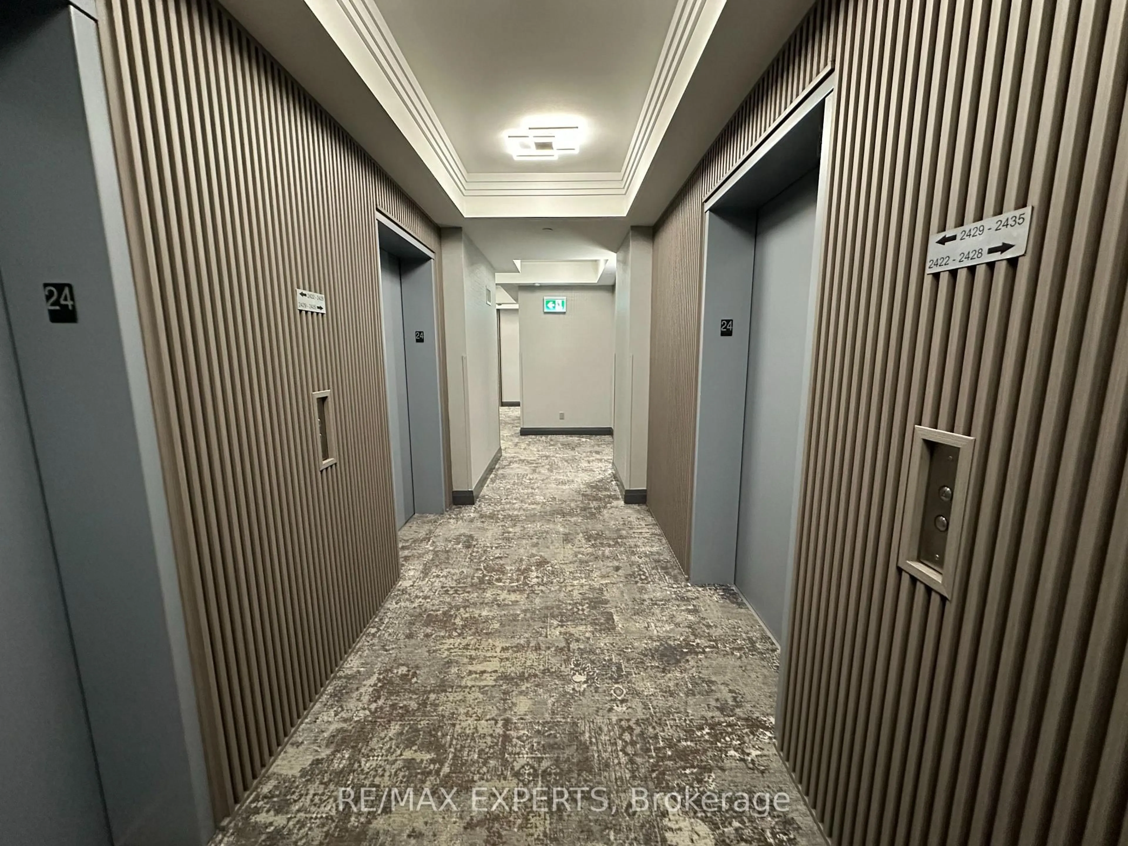 Indoor foyer for 7161 Yonge St #2433, Markham Ontario L3T 0C8