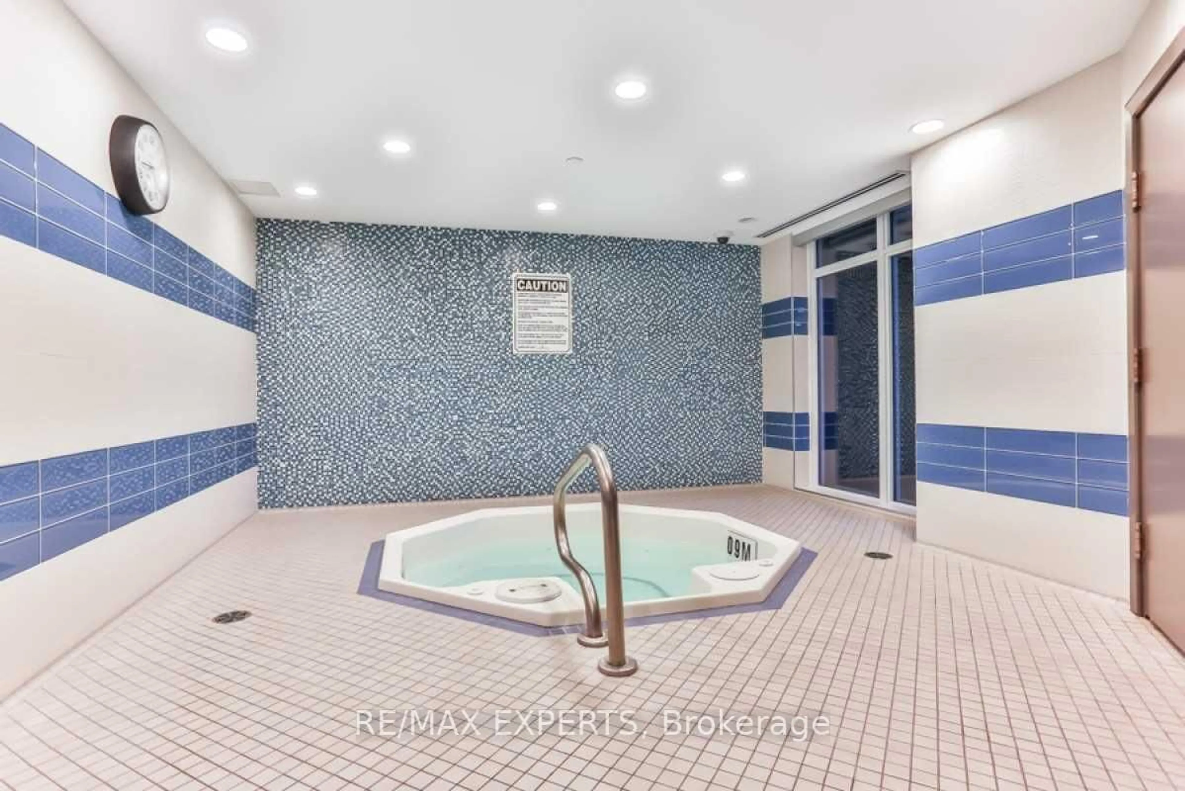 Pool for 7161 Yonge St #2433, Markham Ontario L3T 0C8