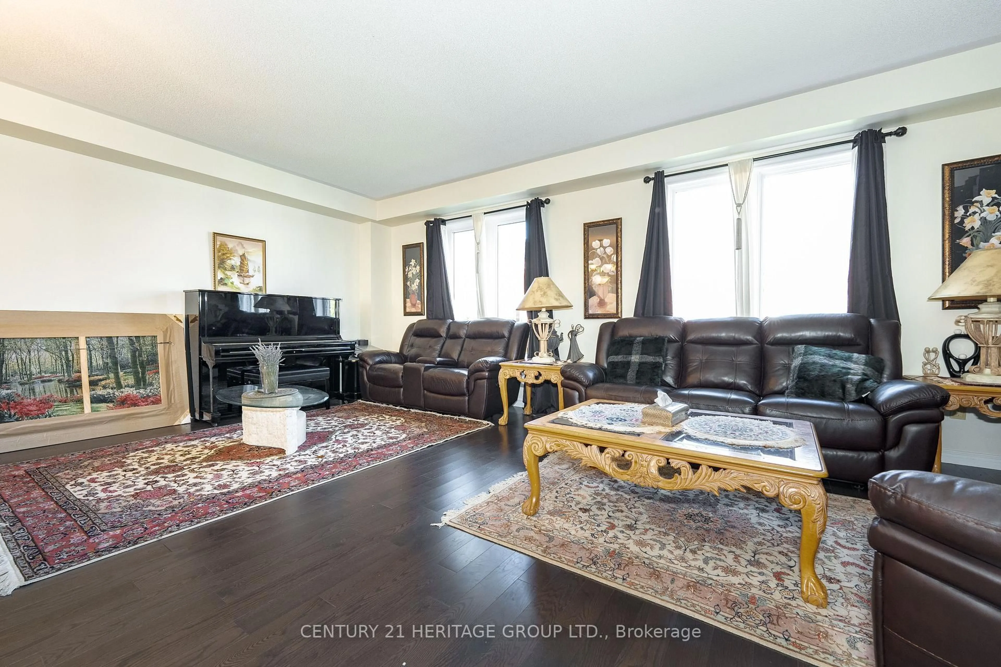 Living room with furniture, unknown for 18 Orchid Rd, Markham Ontario L3T 7T6