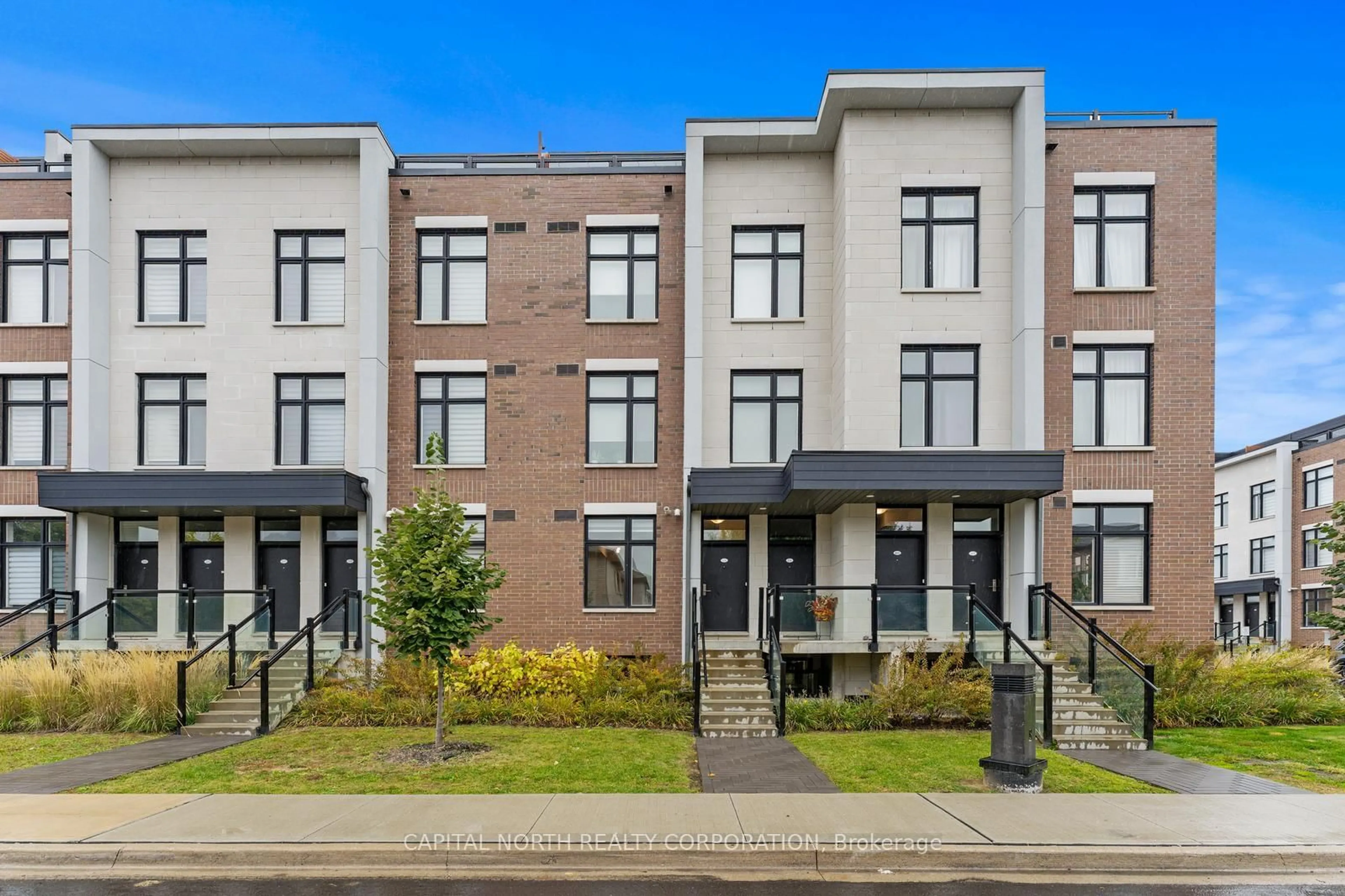 Home with brick exterior material, street for 9570 Islington Ave #L118, Vaughan Ontario L4H 5E8