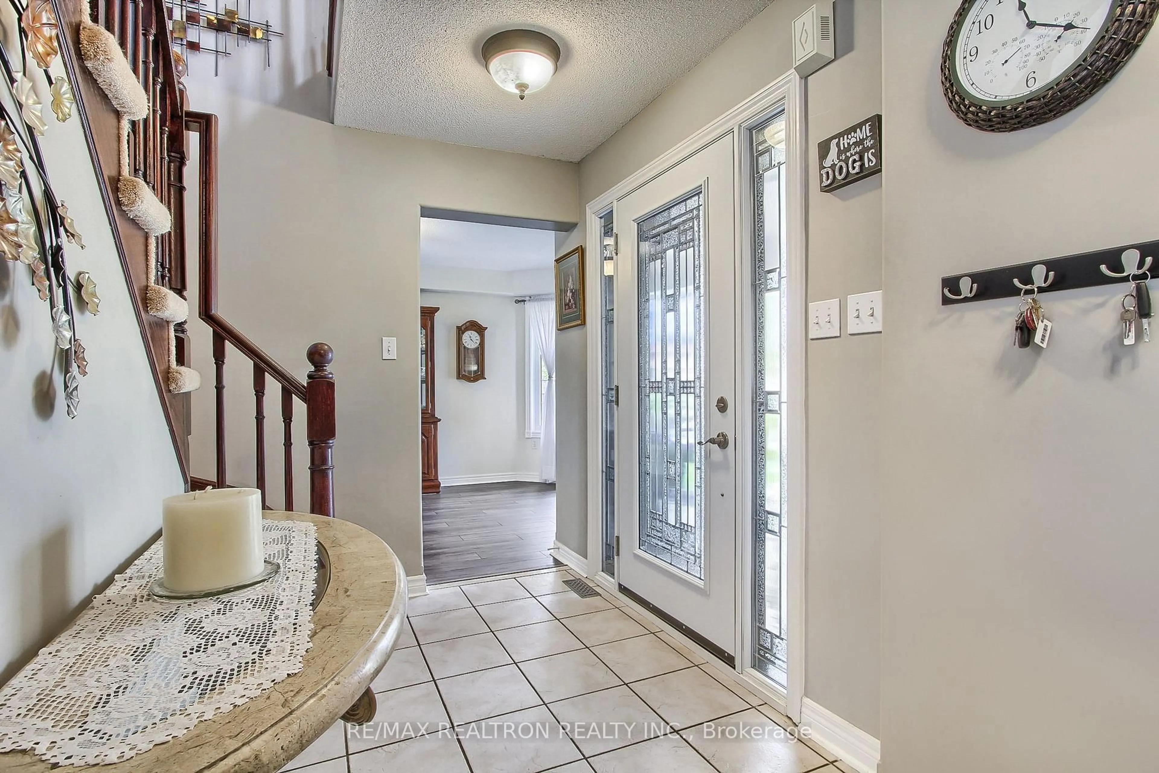 Indoor entryway for 31 Kerfoot Cres, Georgina Ontario L4P 4C1