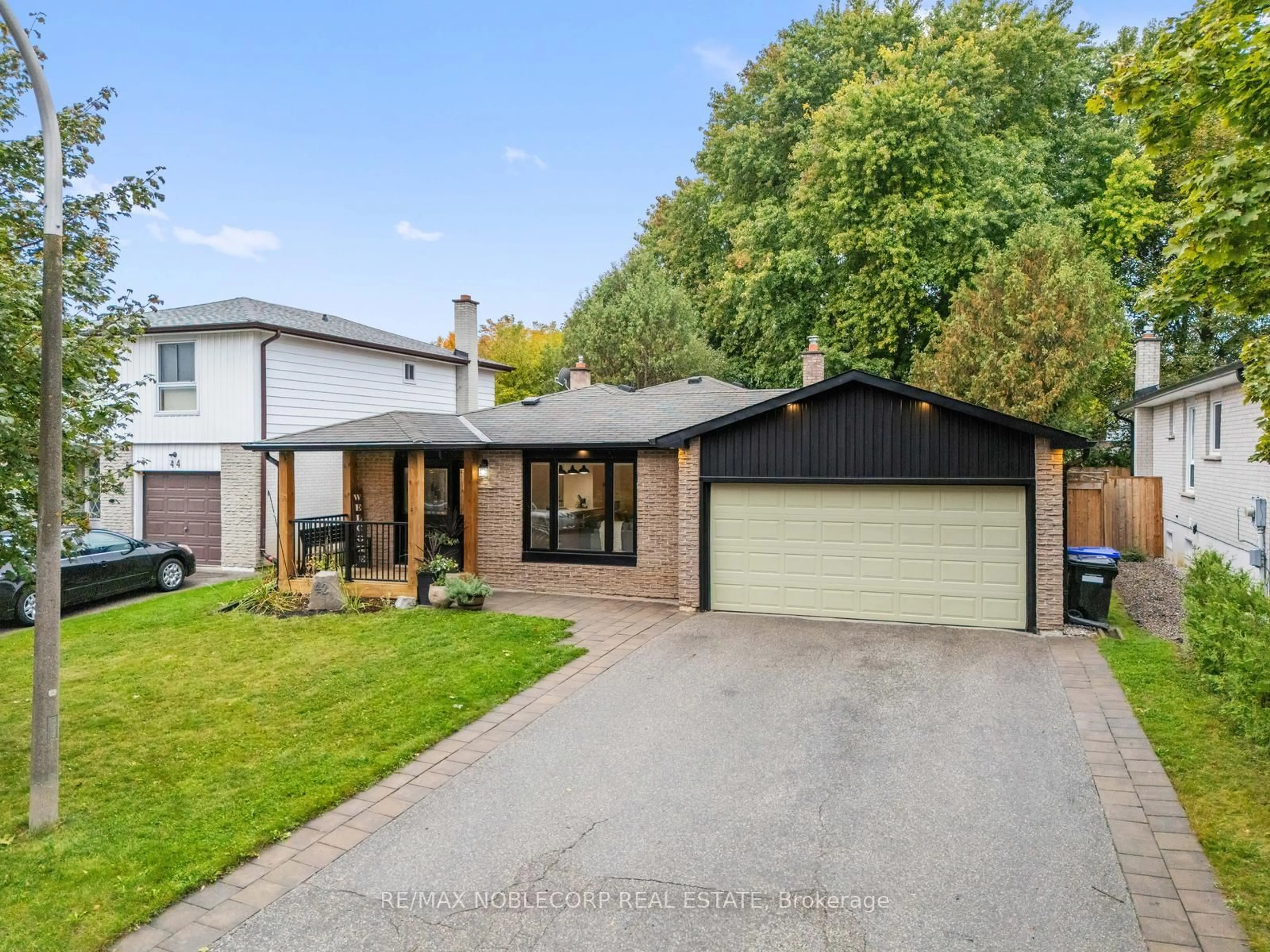 Home with brick exterior material, street for 42 Mitchell Ave, New Tecumseth Ontario L9R 1C2