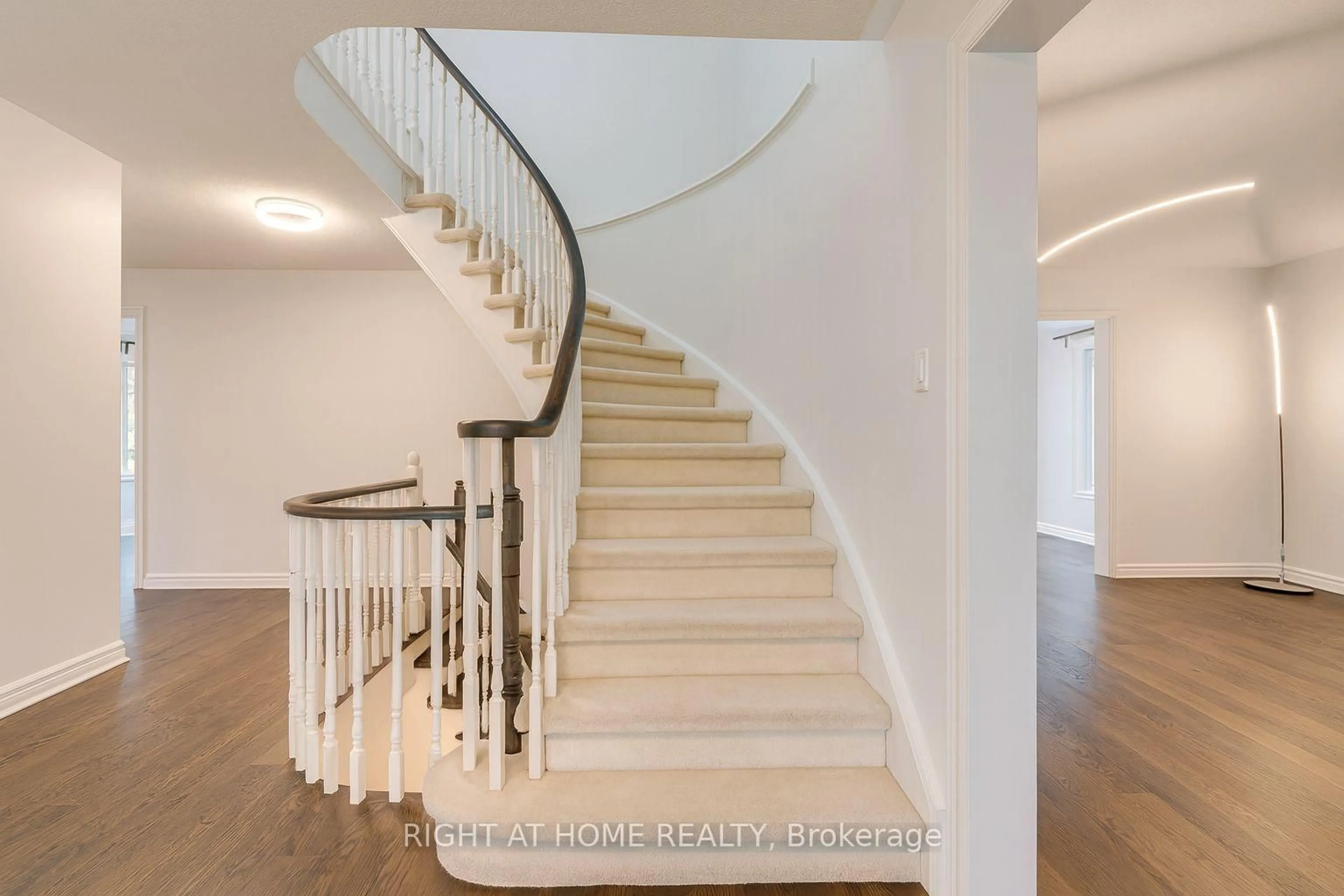 Stairs for 32 Grandview Cres, Bradford West Gwillimbury Ontario L3Z 3L1