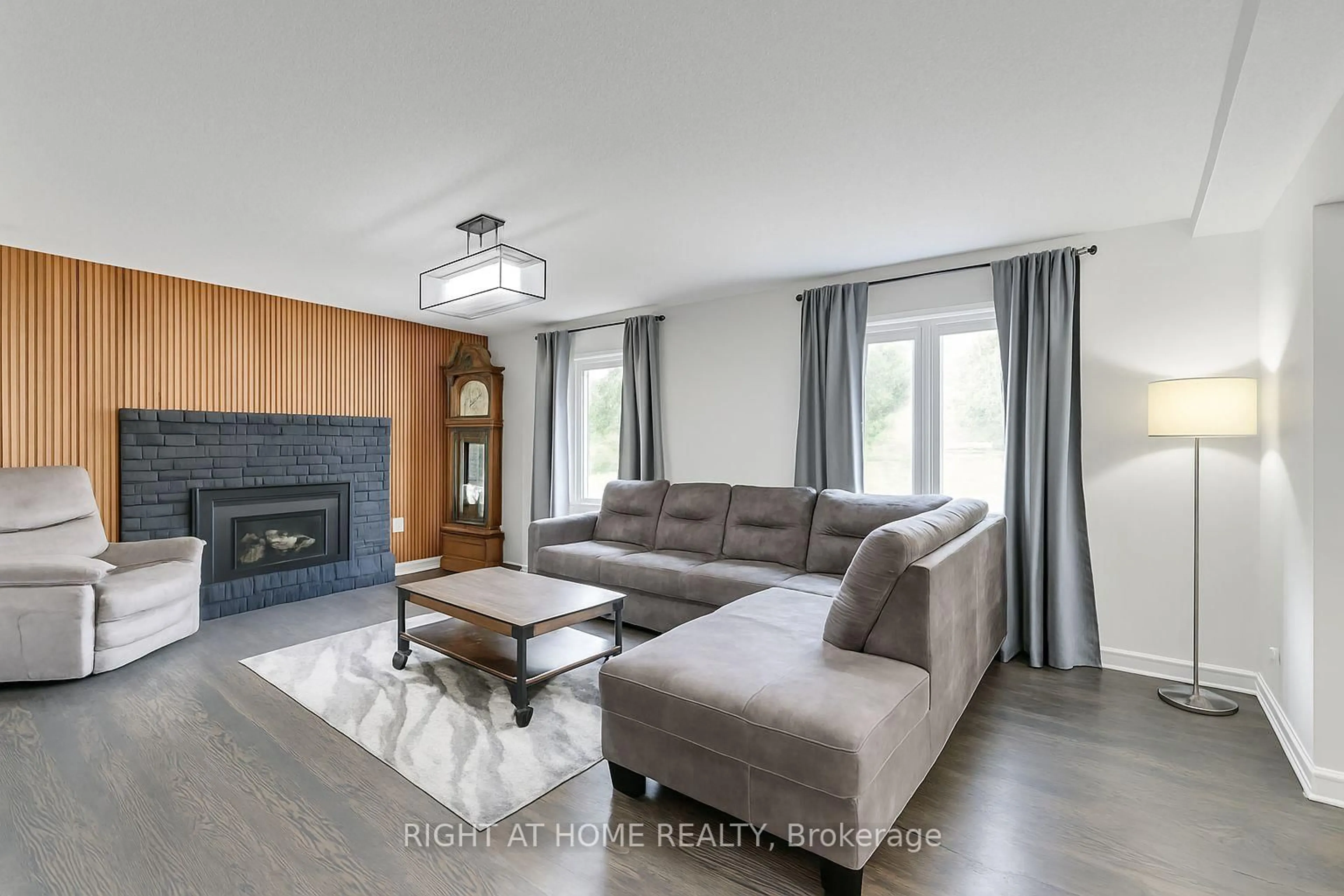 Living room with furniture, wood/laminate floor for 32 Grandview Cres, Bradford West Gwillimbury Ontario L3Z 3L1