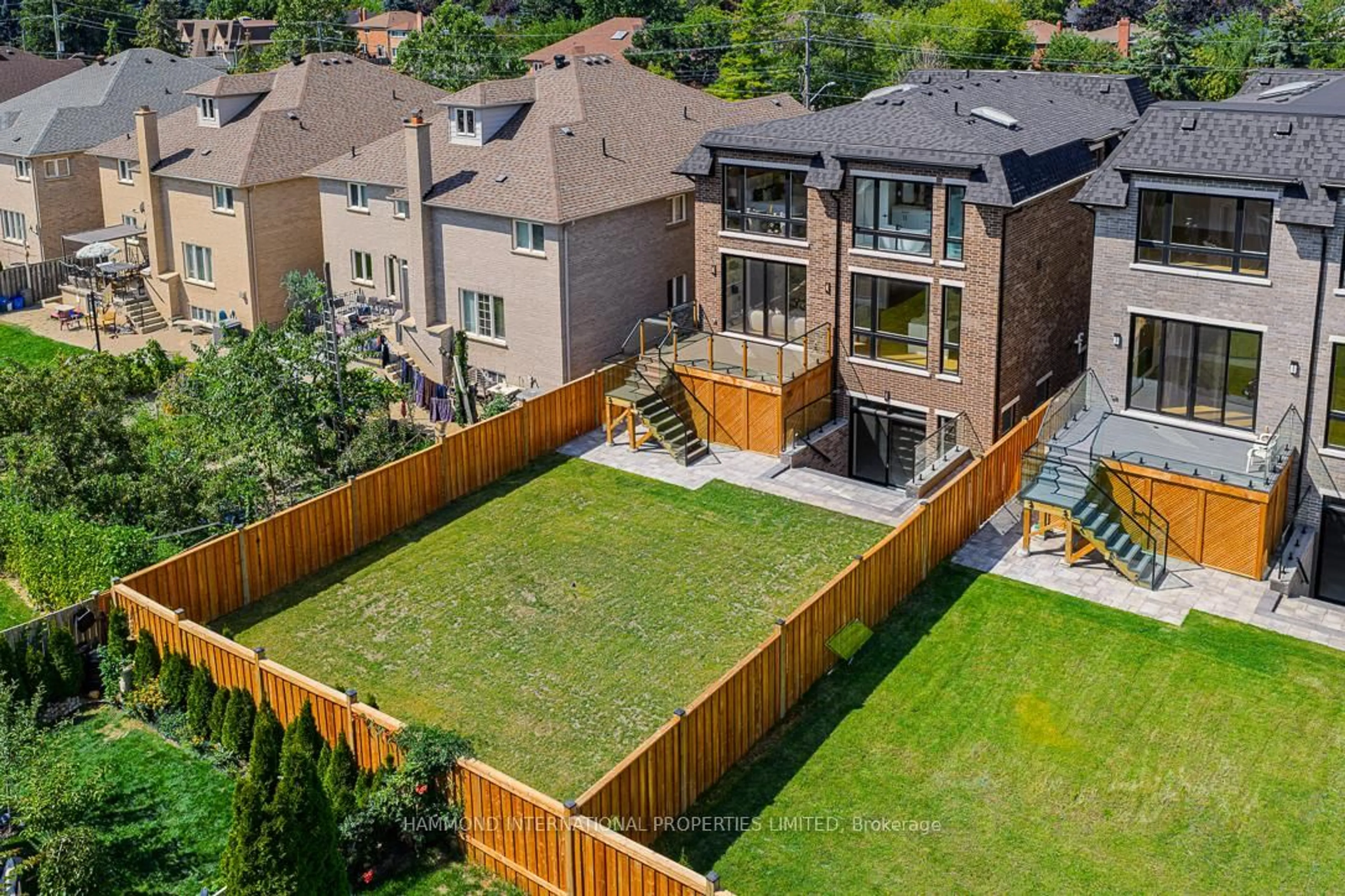 A pic from outside/outdoor area/front of a property/back of a property/a pic from drone, mountain view for 117 Crestwood Rd, Vaughan Ontario L4J 1A7