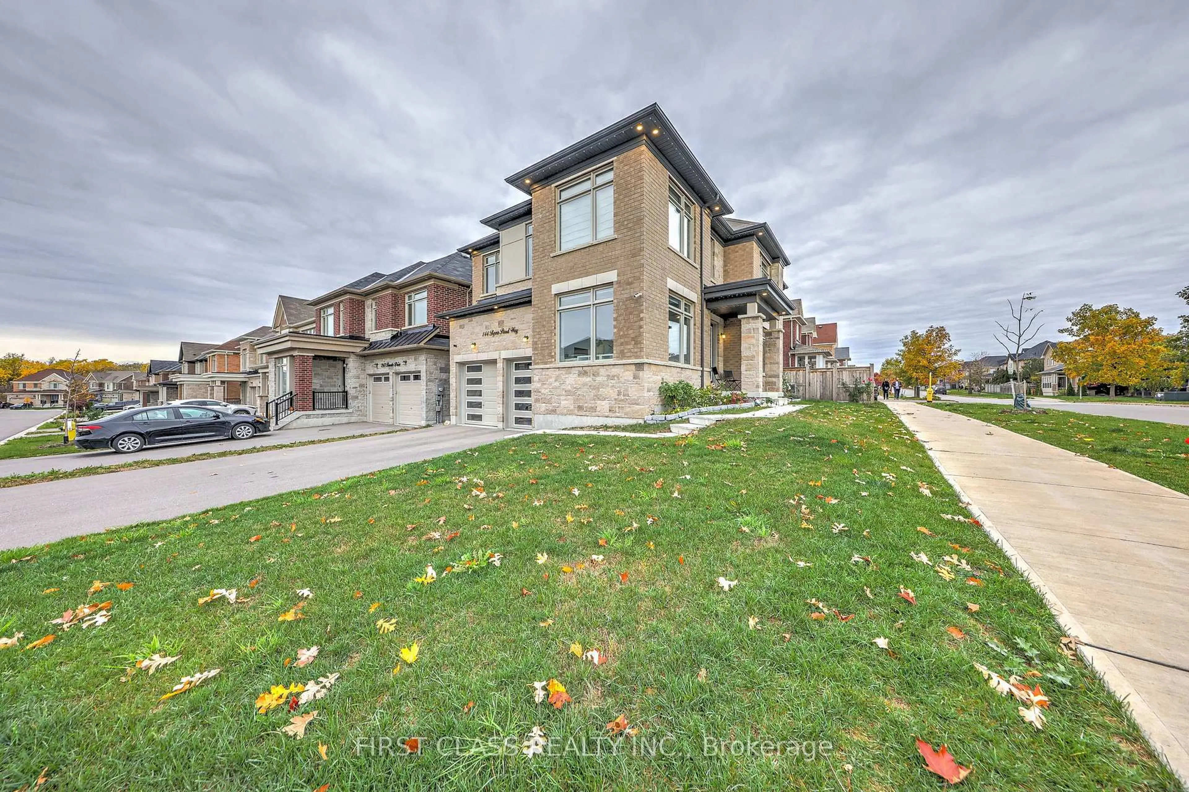 A pic from outside/outdoor area/front of a property/back of a property/a pic from drone, street for 144 Byers Pond Way, Whitchurch-Stouffville Ontario L4A 4X3