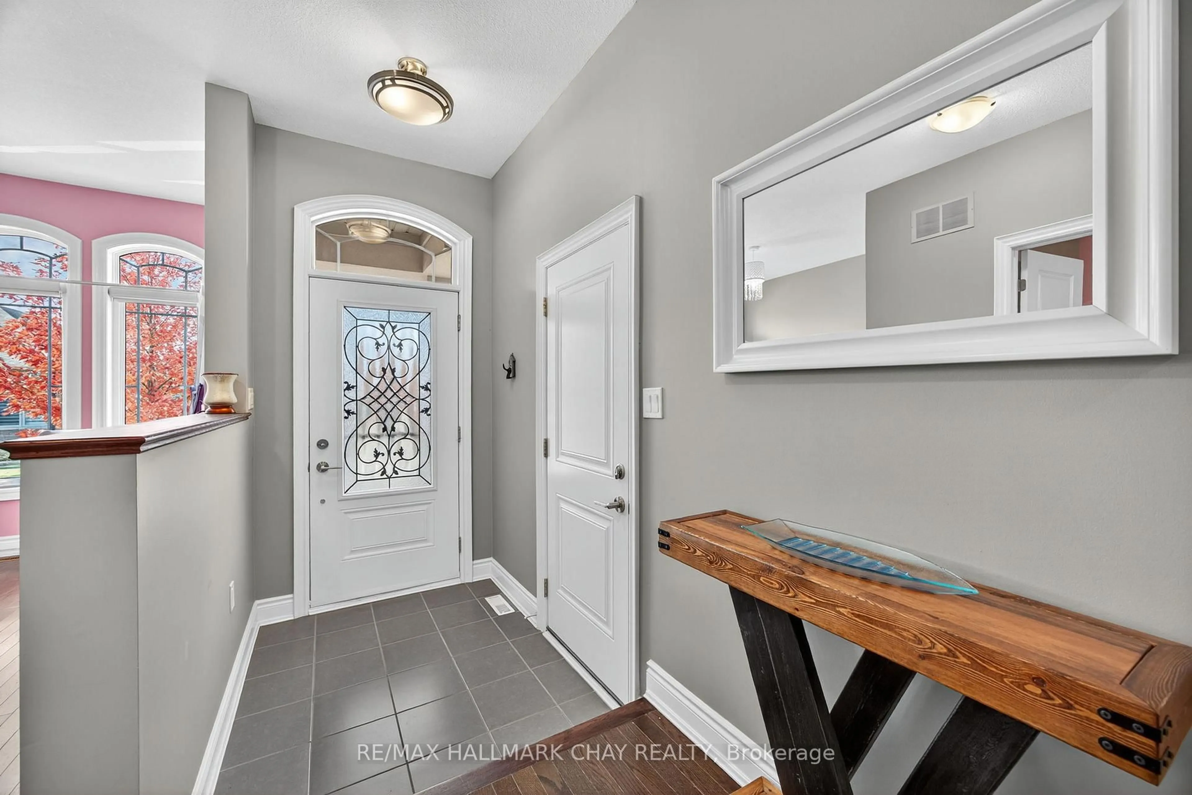 Indoor entryway for 63 Summerhill Dr, New Tecumseth Ontario L9R 0S8