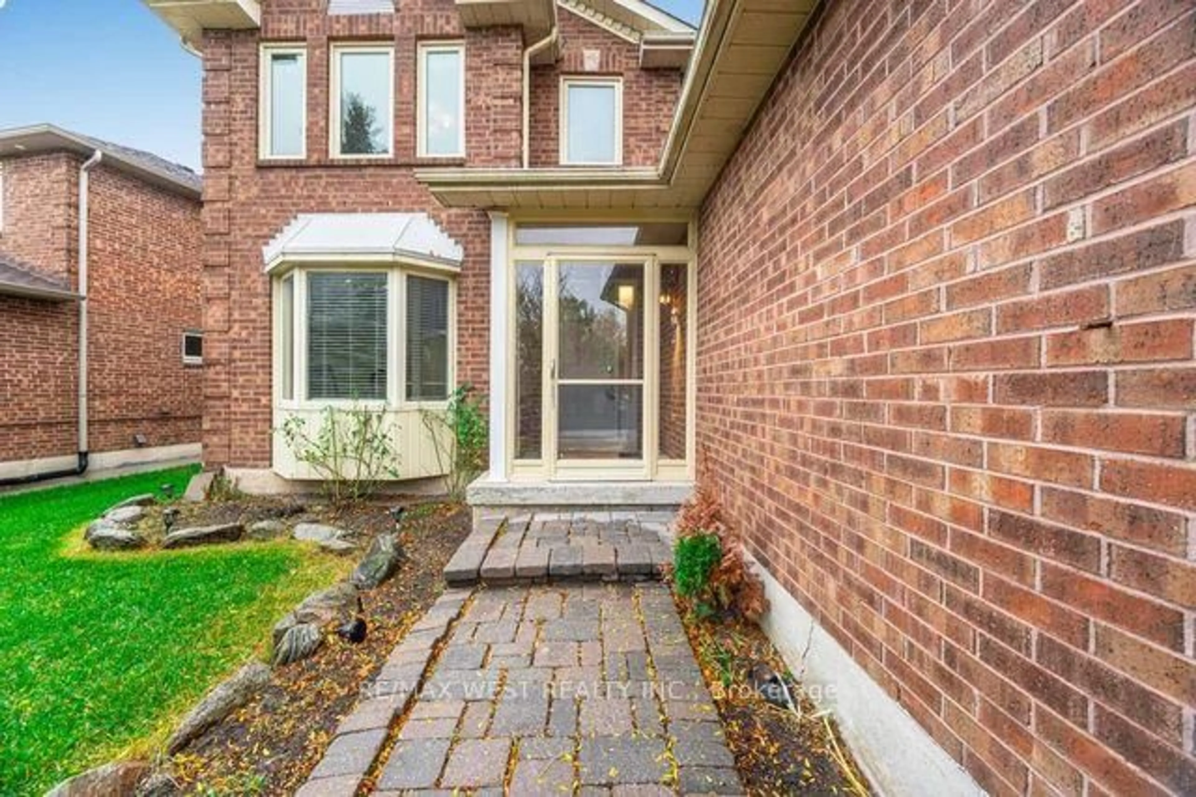 Home with brick exterior material, street for 86 Dina Rd, Vaughan Ontario L6A 1L7