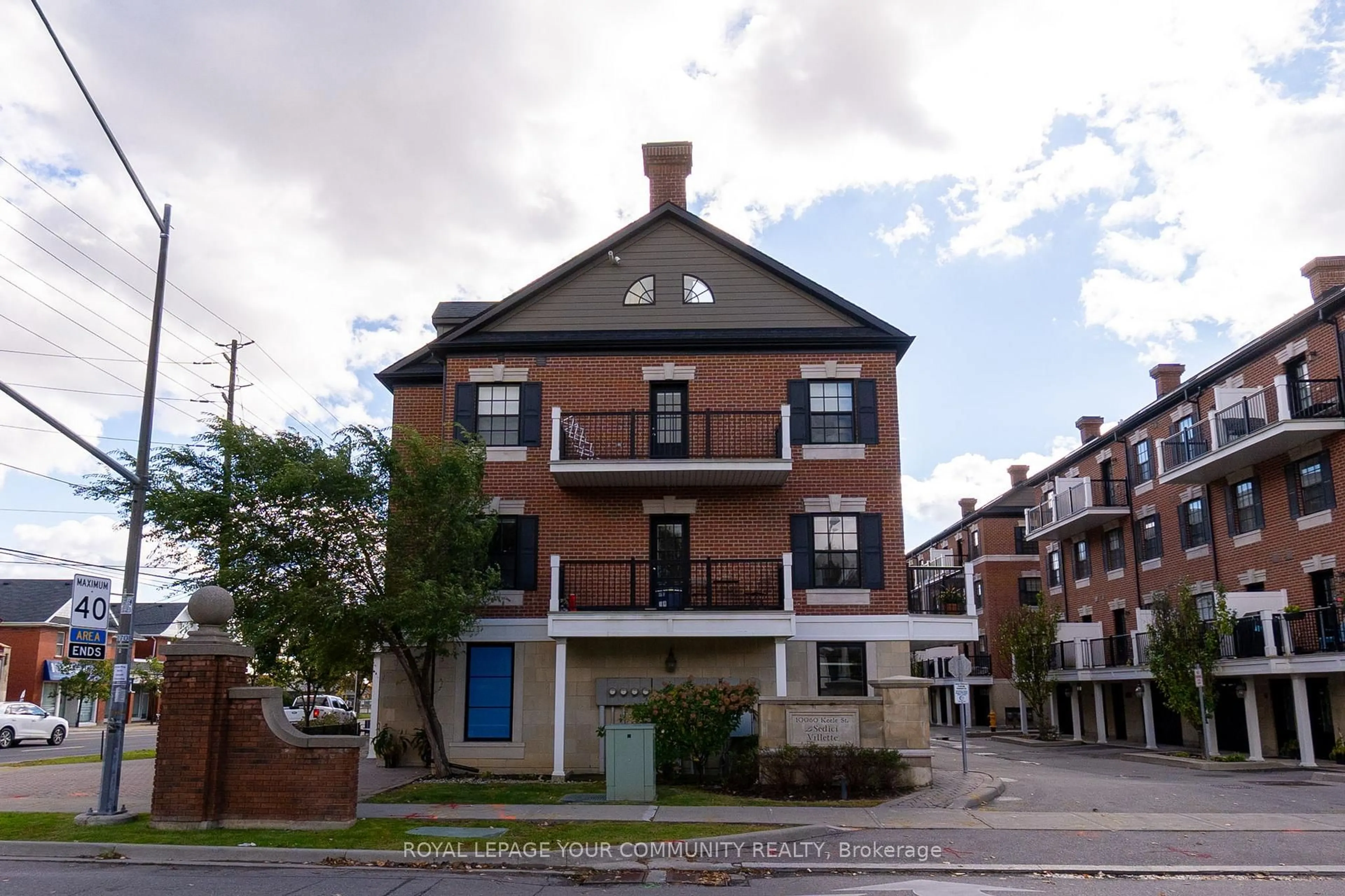 Home with brick exterior material, building for 10060 Keele St #8, Vaughan Ontario L6A 4V6