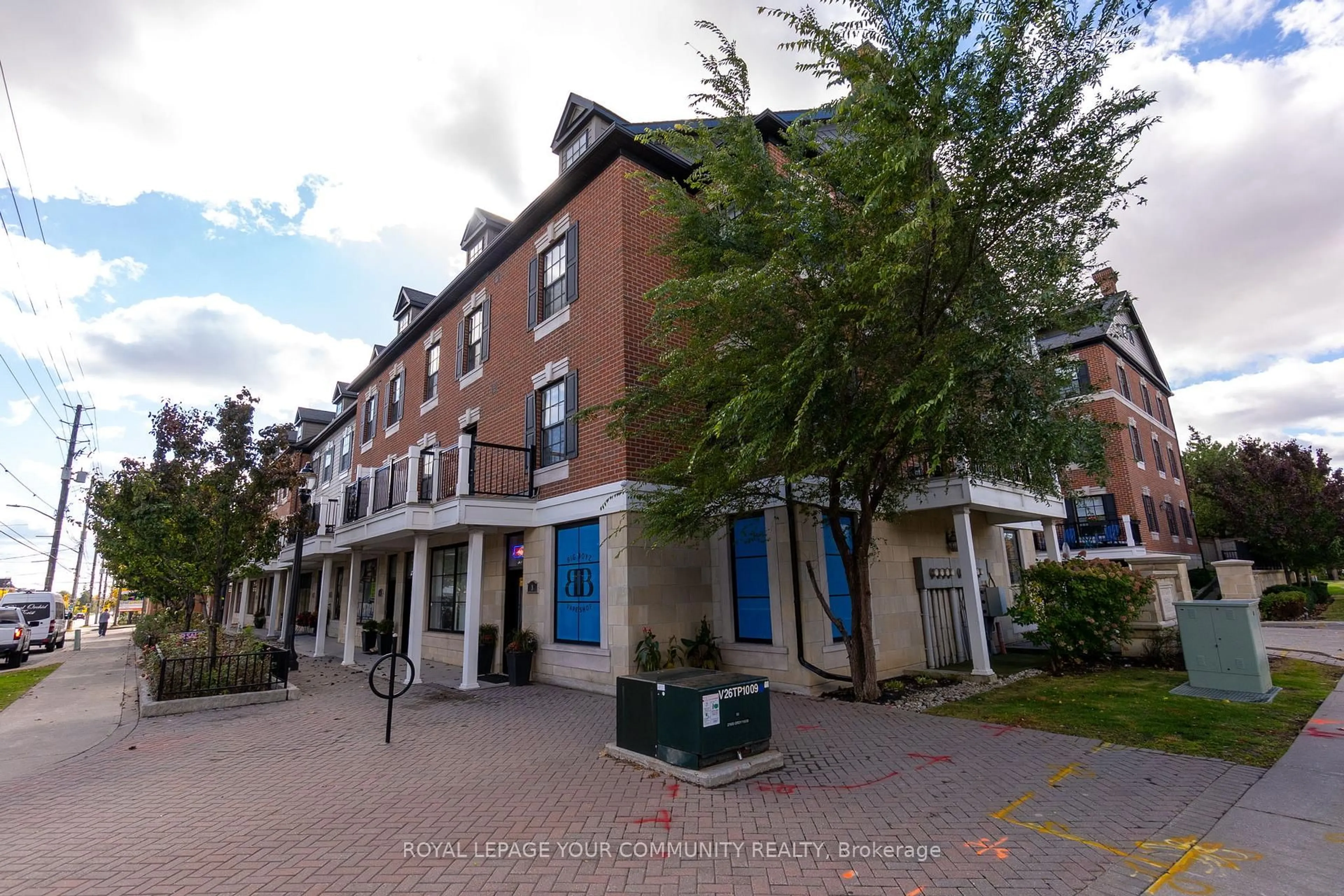 A pic from outside/outdoor area/front of a property/back of a property/a pic from drone, street for 10060 Keele St #8, Vaughan Ontario L6A 4V6
