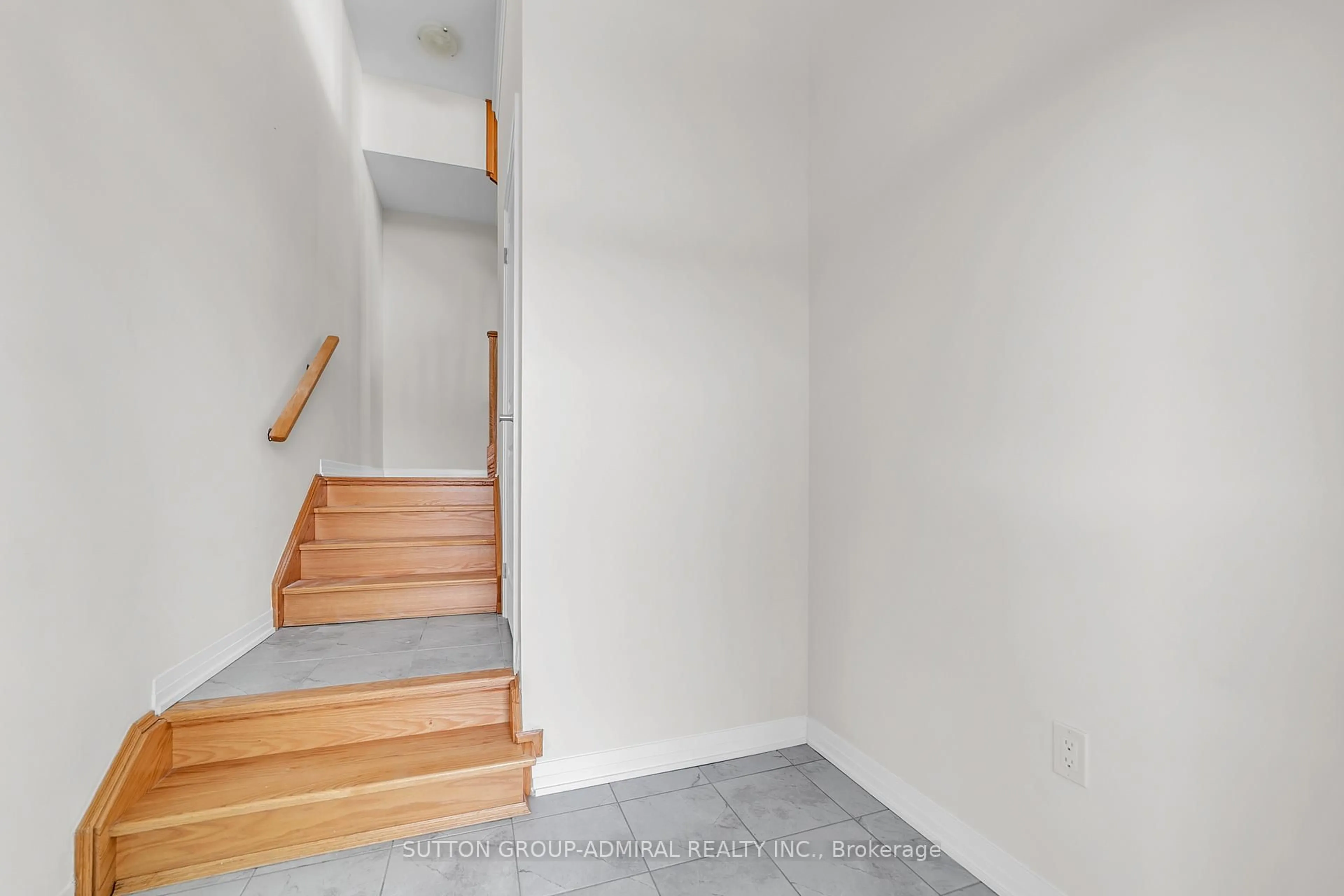 Stairs for 60 Lunay Dr, Richmond Hill Ontario L4S 0P2
