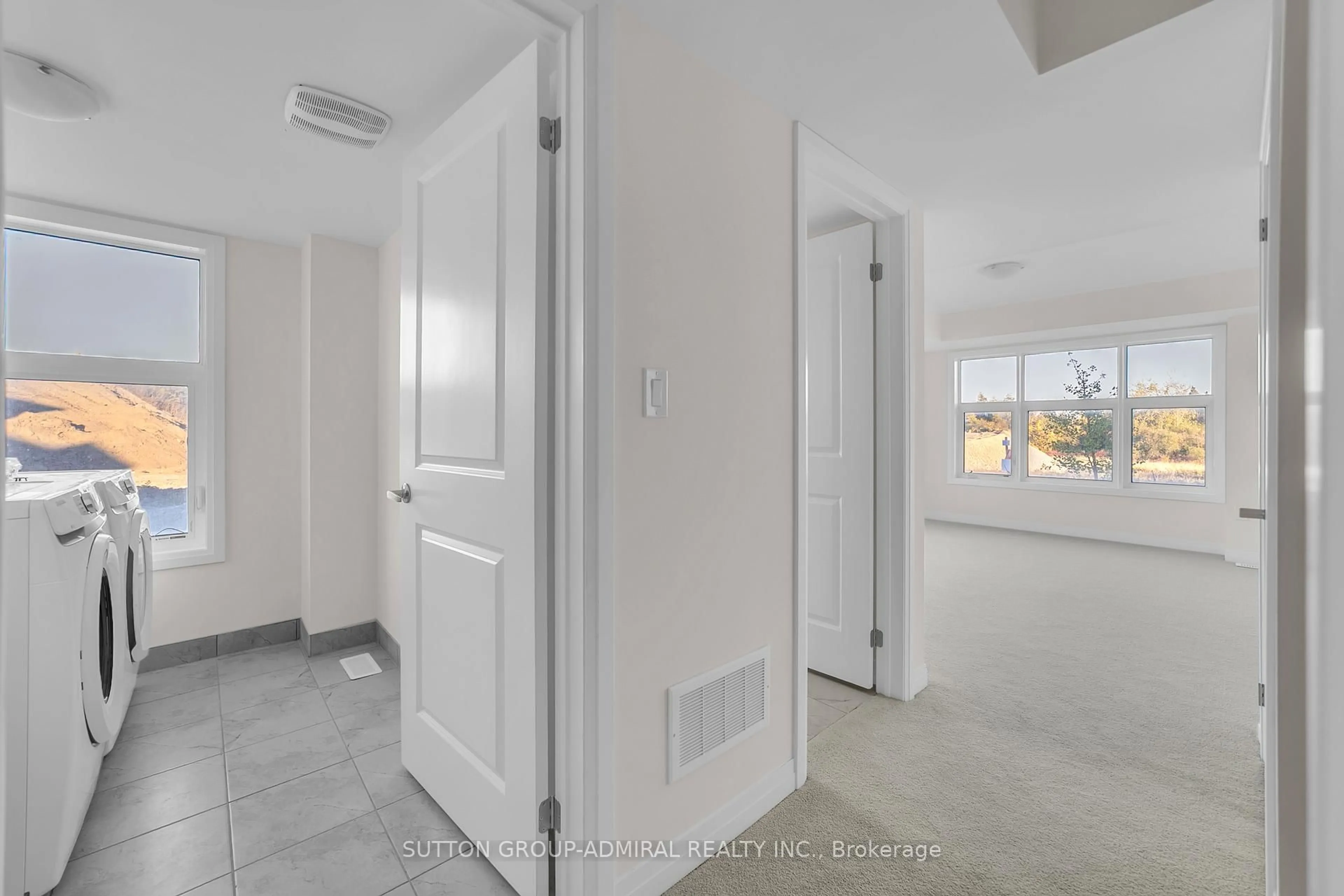 Indoor entryway for 60 Lunay Dr, Richmond Hill Ontario L4S 0P2