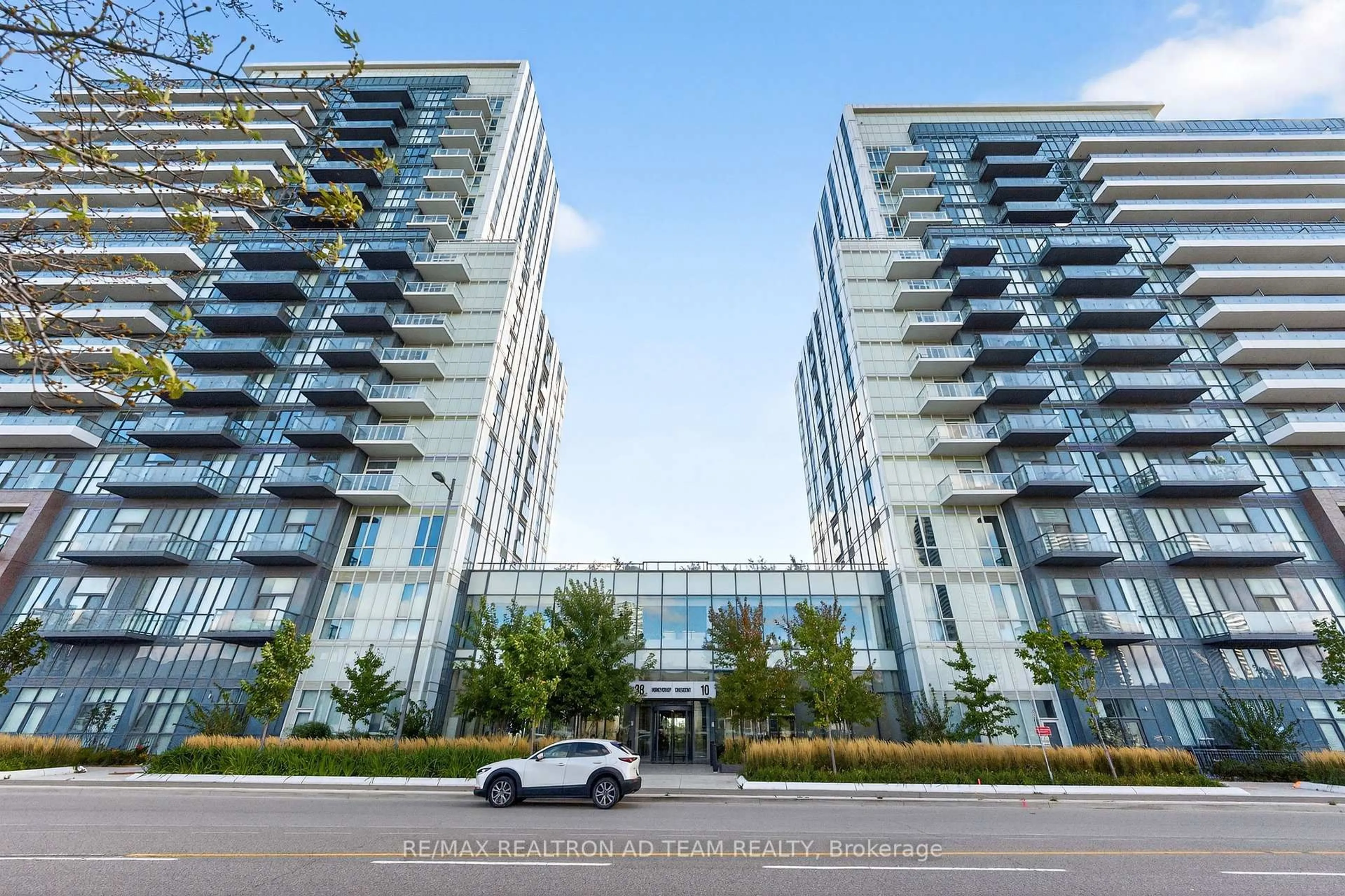 Unknown for 10 Honeycrisp Cres #717, Vaughan Ontario L4K 0M7