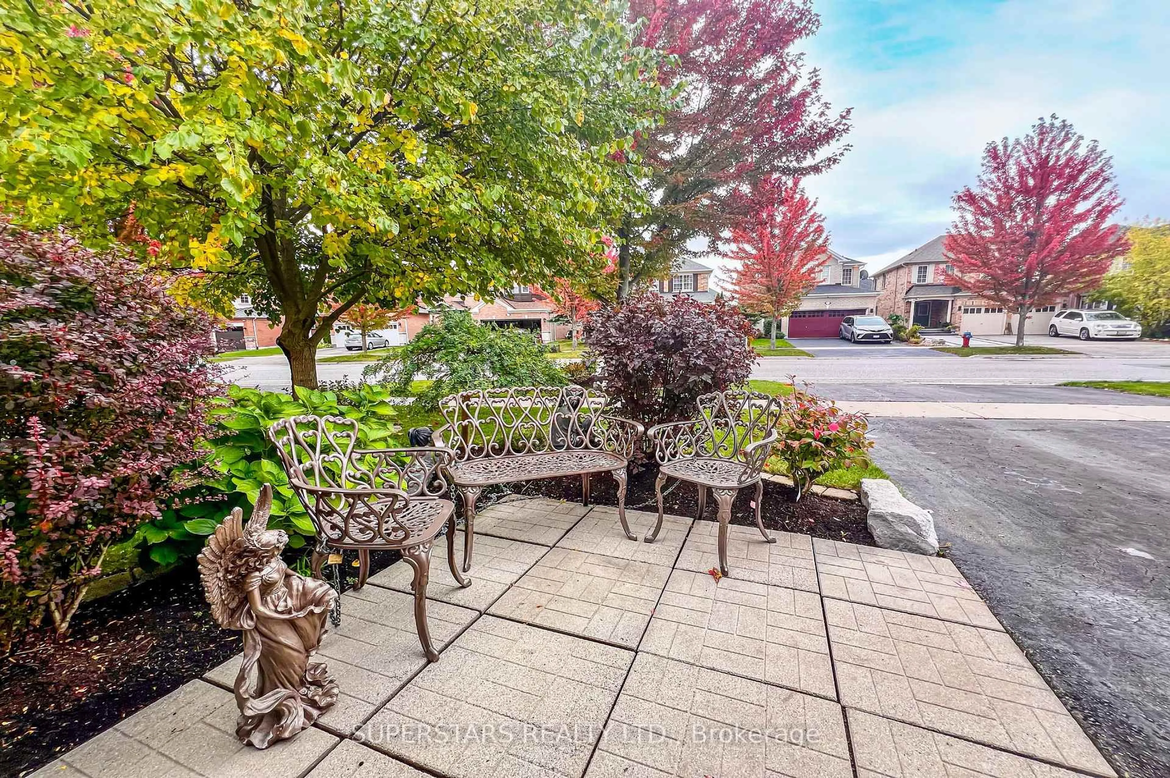 Patio, street for 166 Worthington Ave, Richmond Hill Ontario L4E 4N7