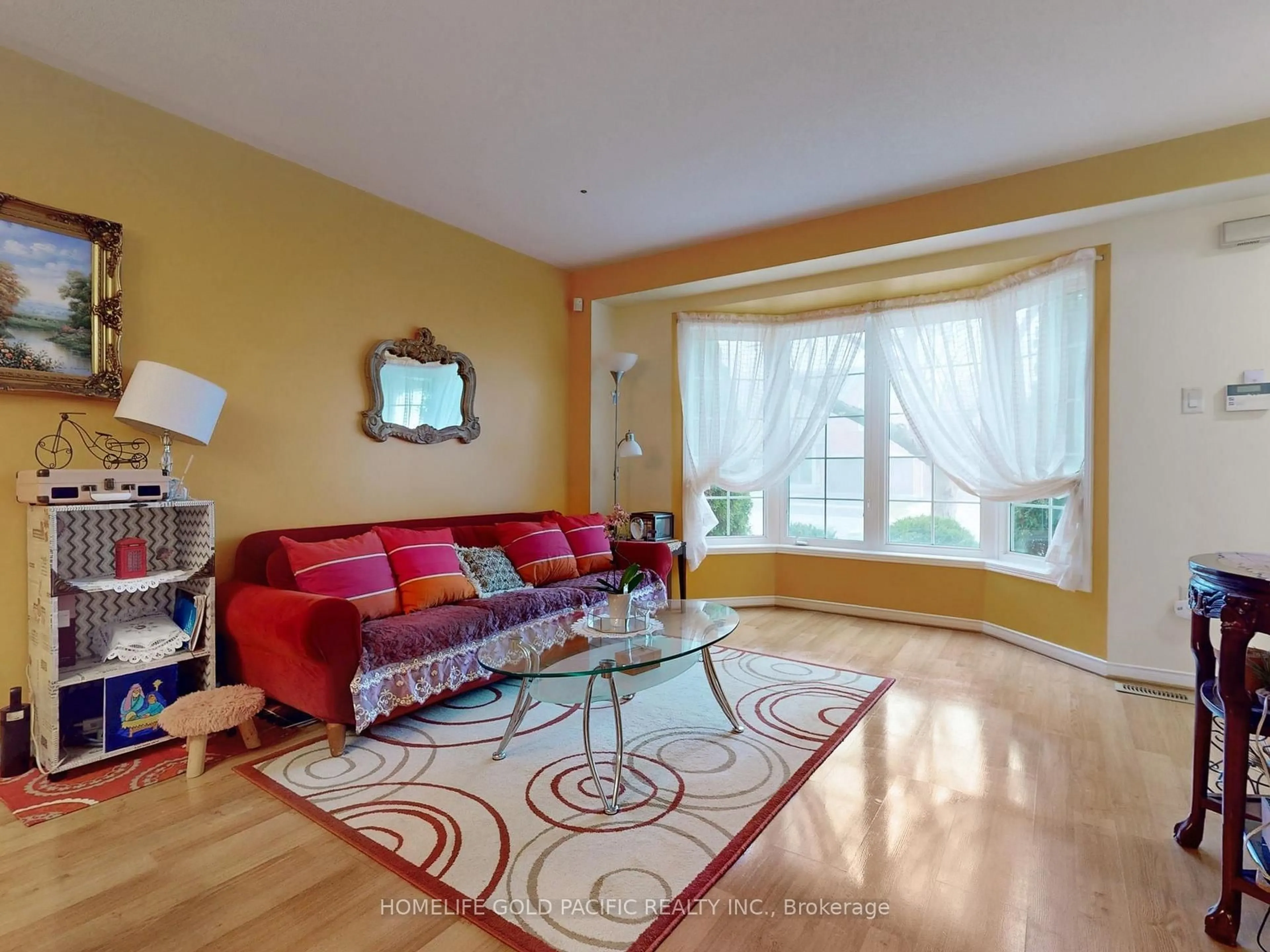 Living room with furniture, unknown for 26 Rollinghill Rd, Richmond Hill Ontario L4E 4C1