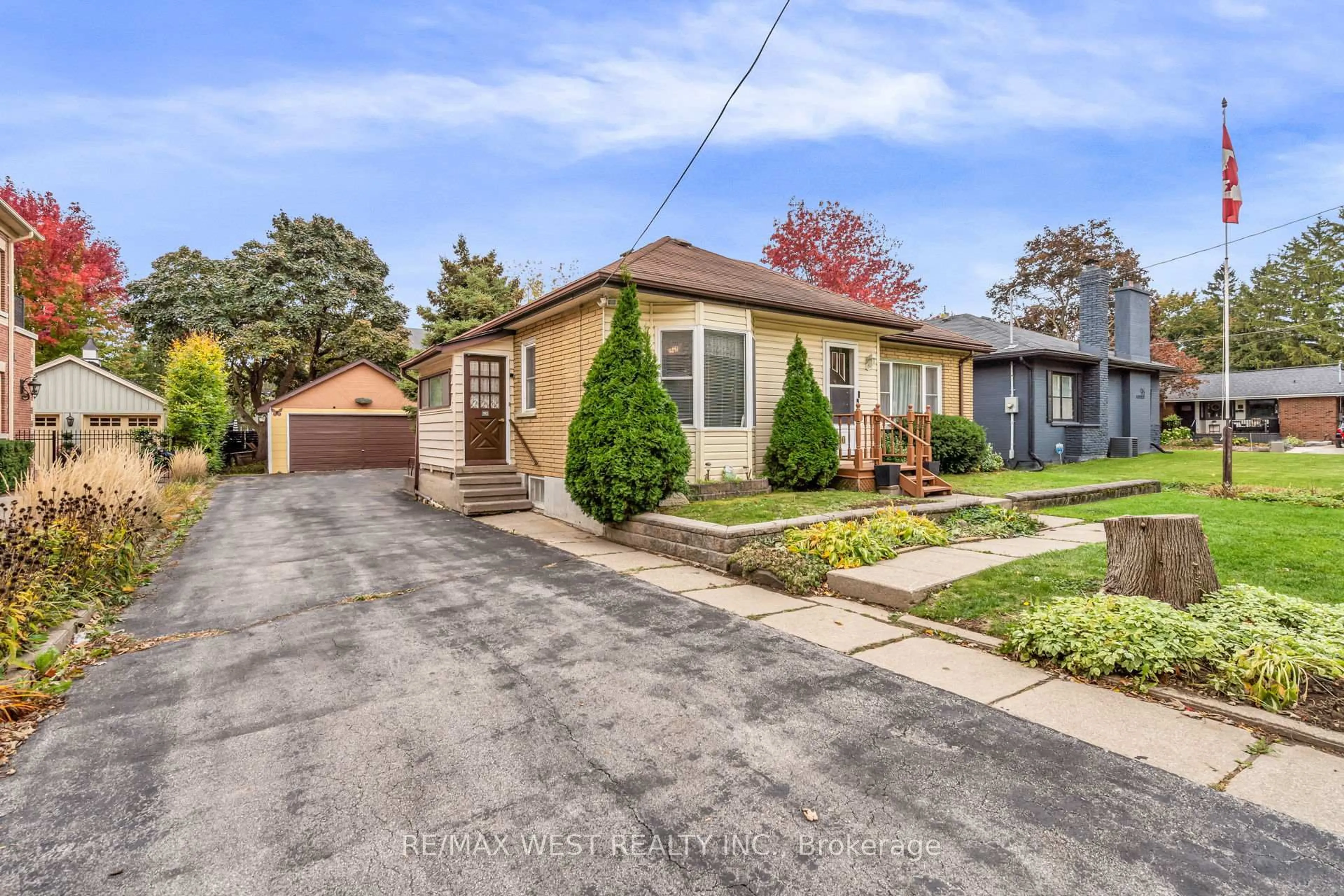 Unknown for 90 Napier St, Vaughan Ontario L0J 1C0