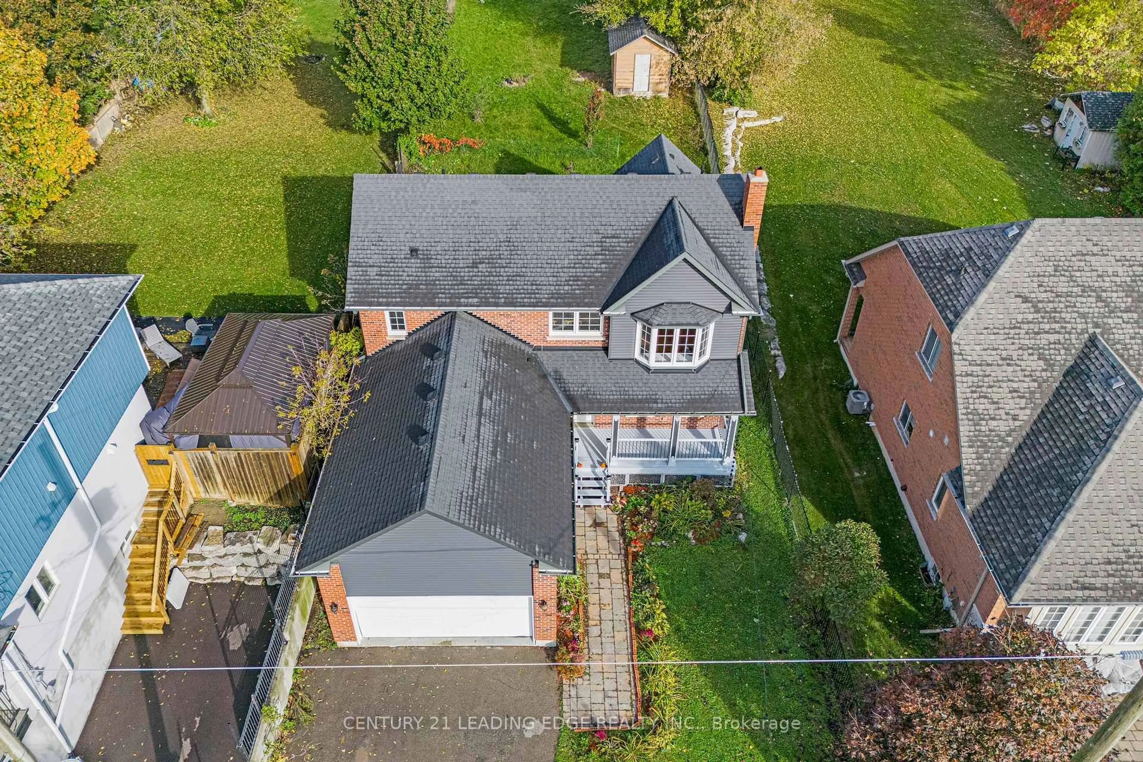 A pic from outside/outdoor area/front of a property/back of a property/a pic from drone, street for 34 Mitchell Ave, Whitchurch-Stouffville Ontario L4A 7X3