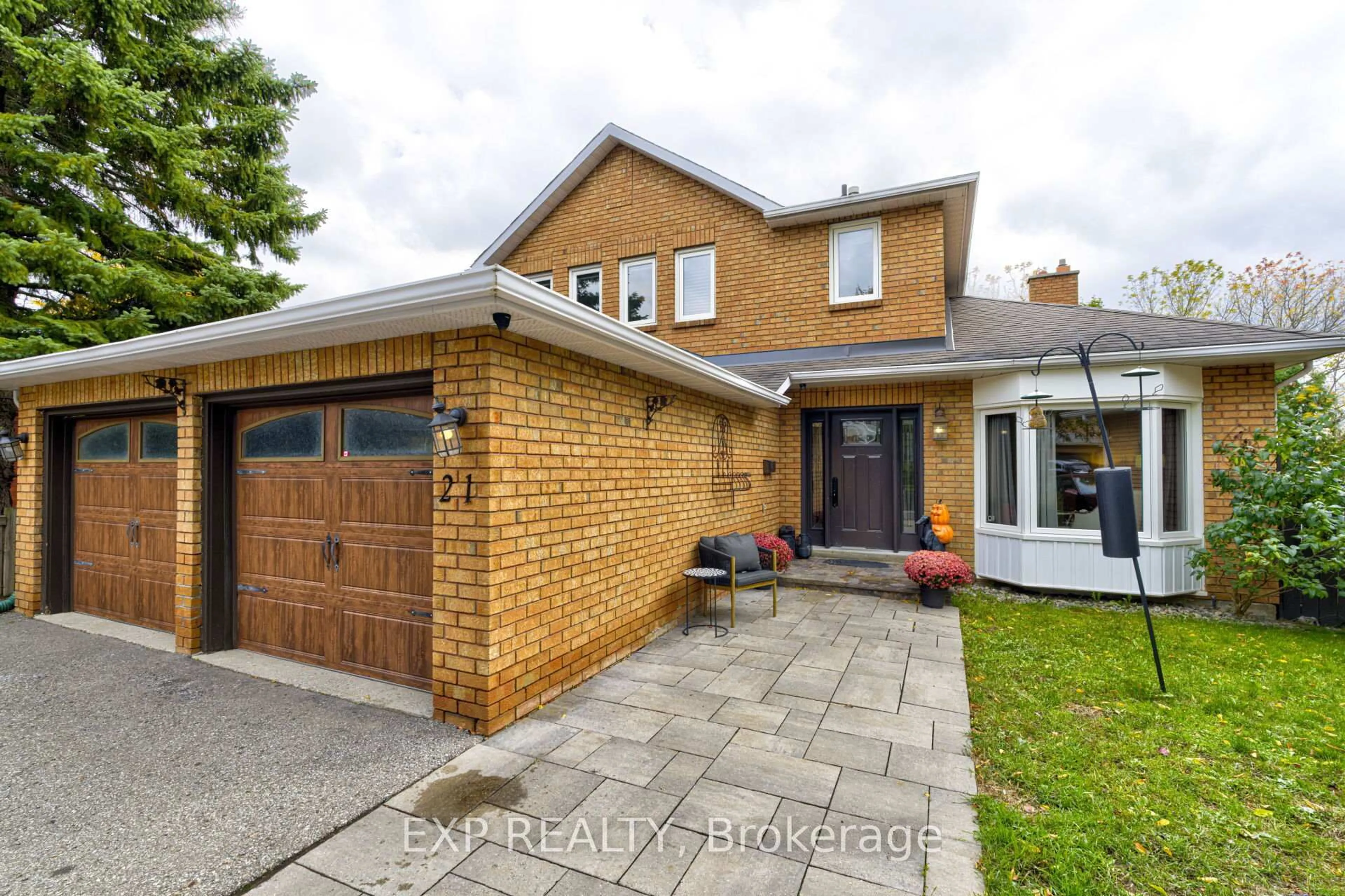 Home with brick exterior material, street for 21 April Gdns, Aurora Ontario L4G 4R7