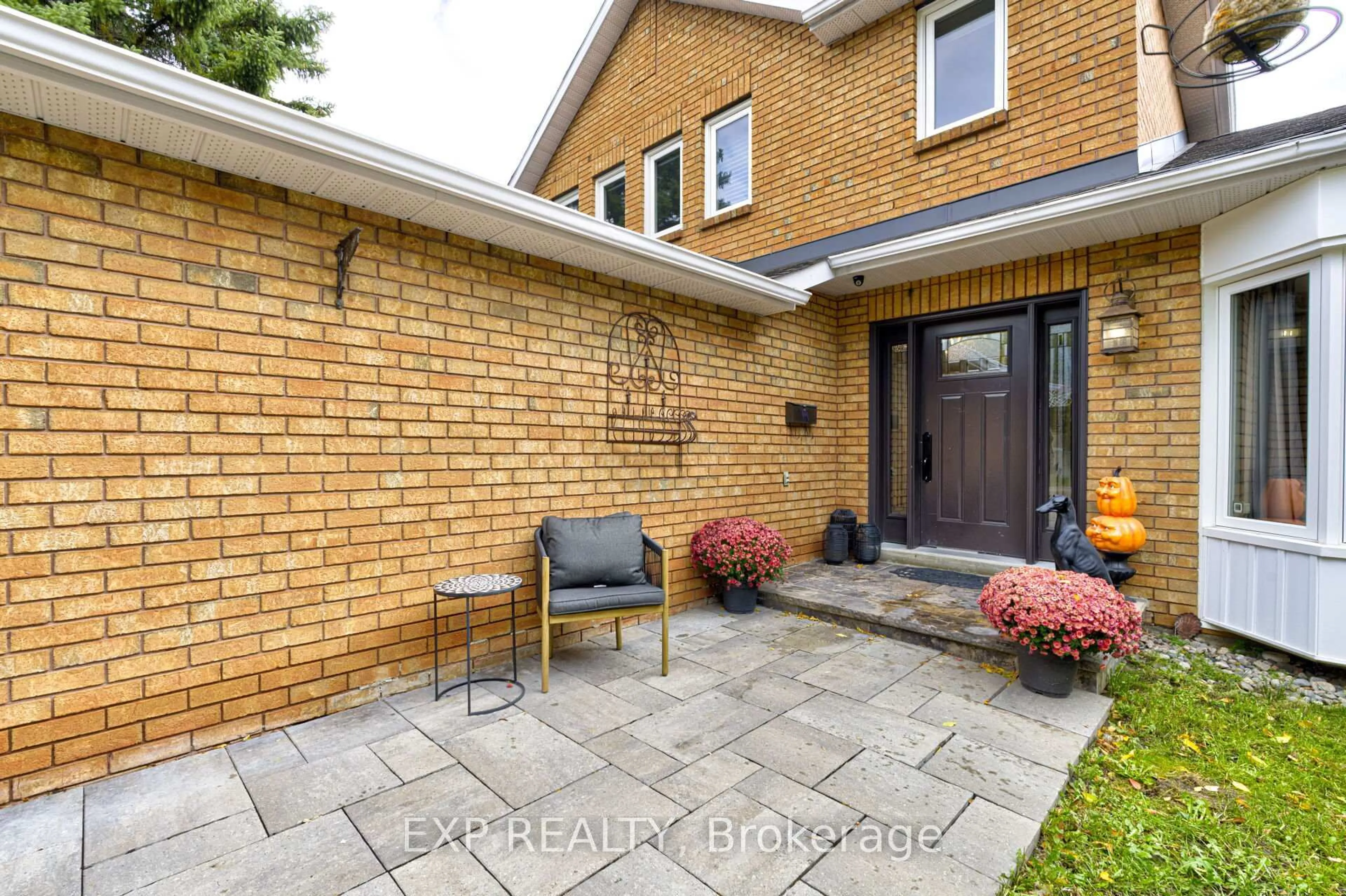 Home with brick exterior material, street for 21 April Gdns, Aurora Ontario L4G 4R7