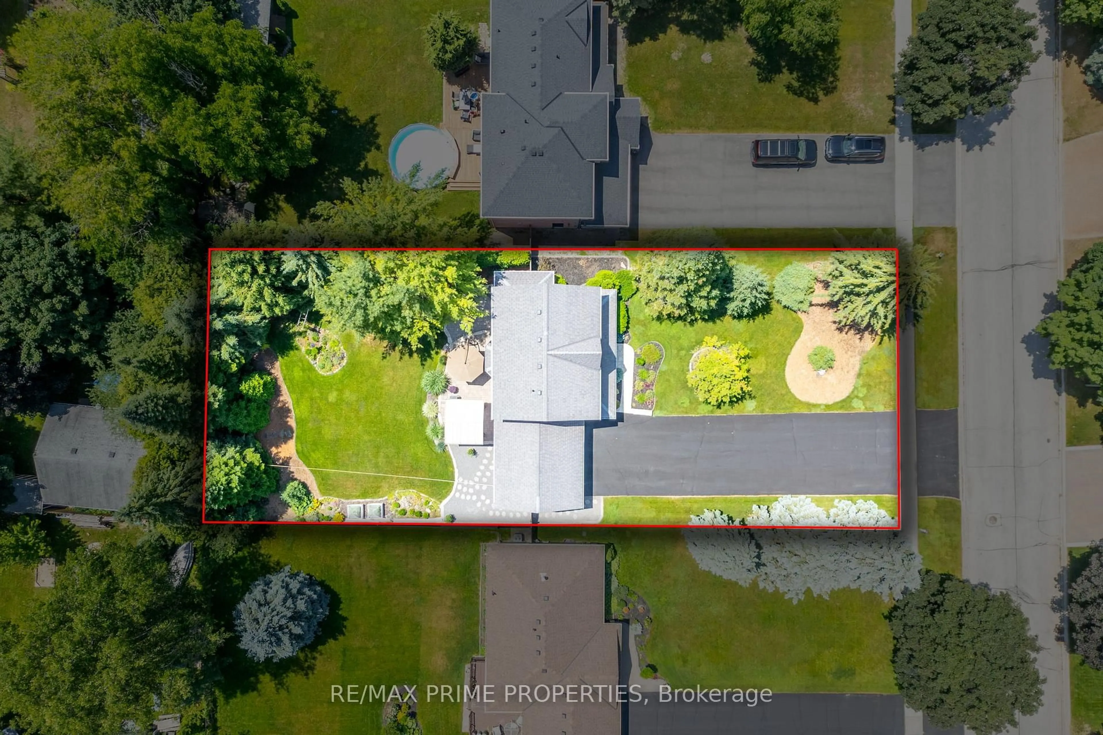 A pic from outside/outdoor area/front of a property/back of a property/a pic from drone, street for 9 Valentini Ave, East Gwillimbury Ontario L9N 1H9