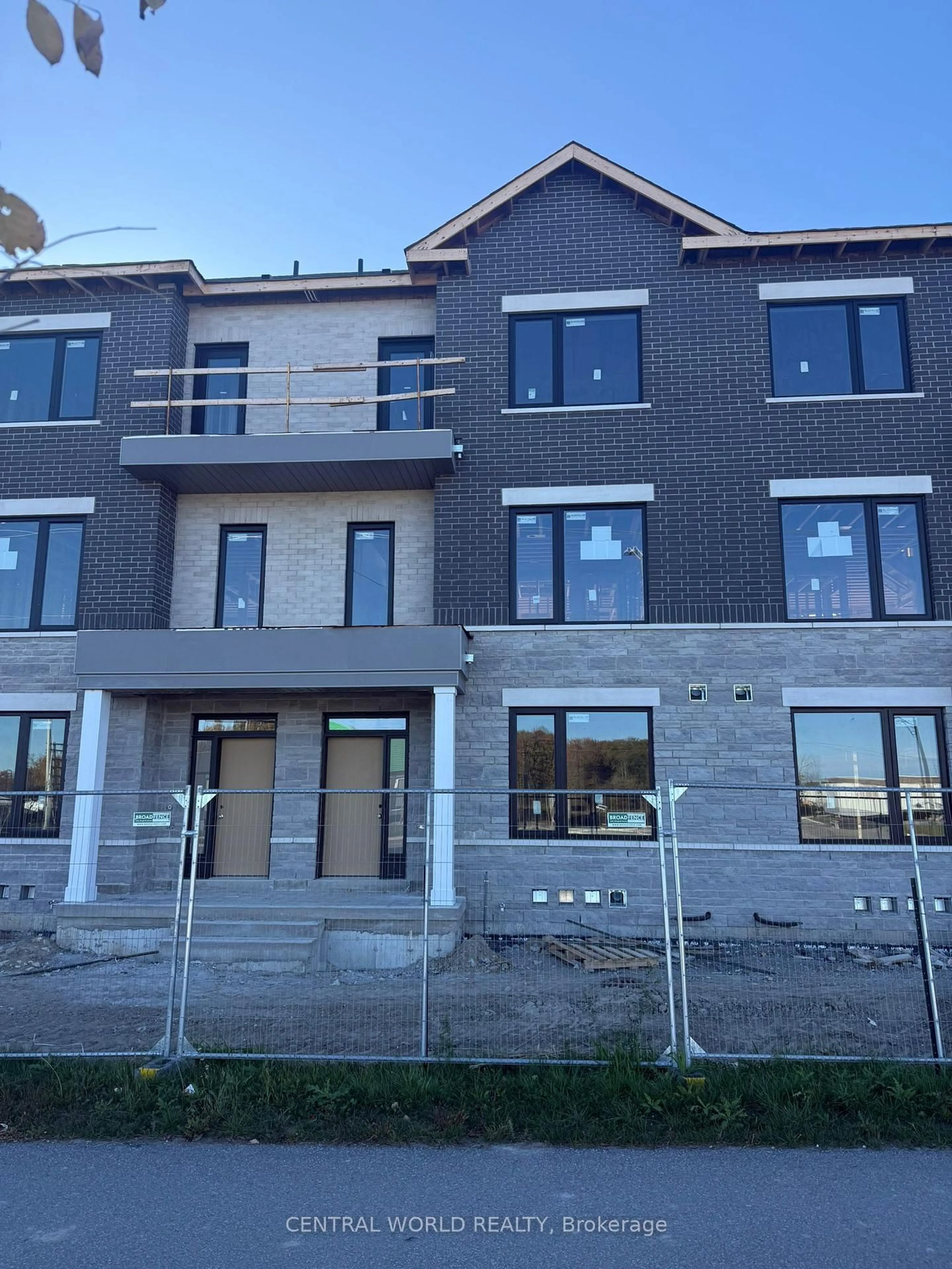Home with brick exterior material, building for 82 Grimsby Lane, Richmond Hill Ontario L4S 1N3