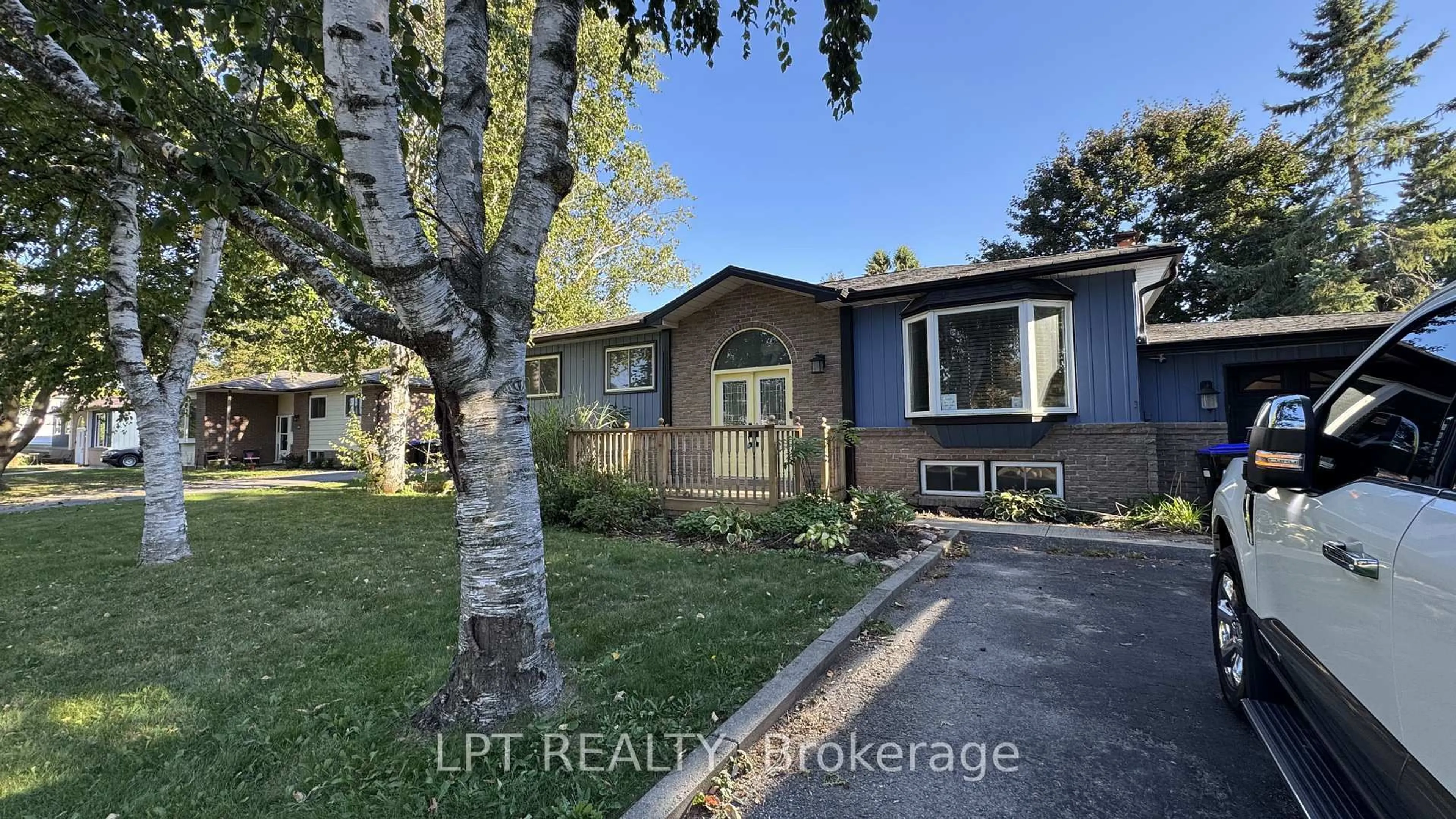 Unknown for 209 Sunset Cres, Innisfil Ontario L9S 1J2