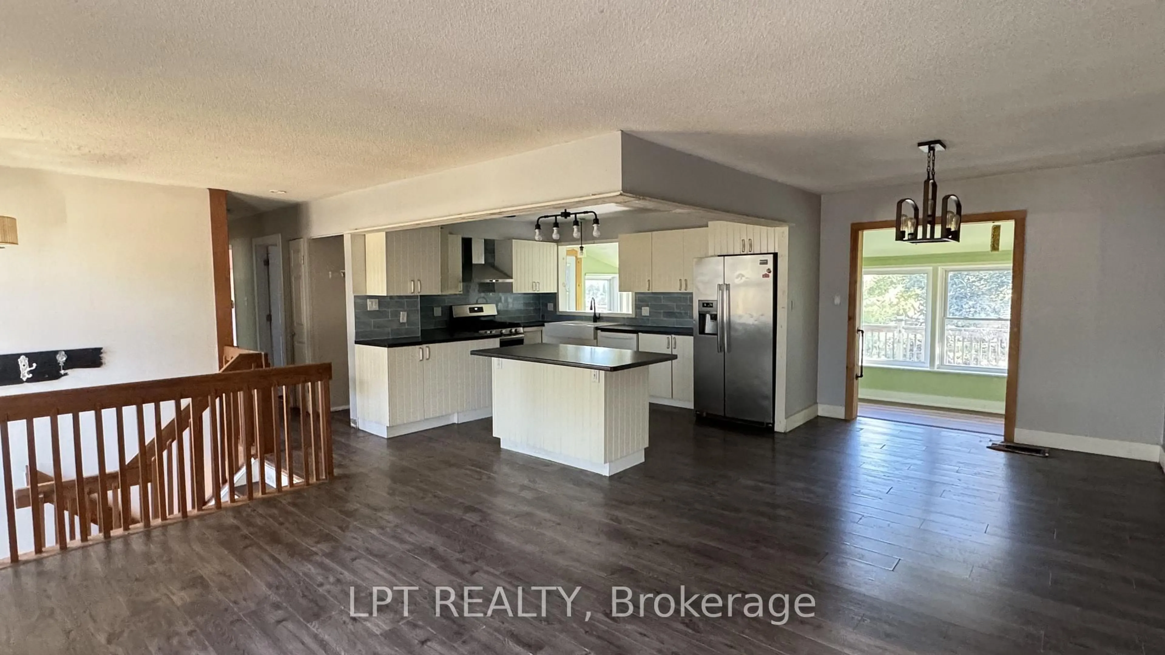 Open concept kitchen, wood/laminate floor for 209 Sunset Cres, Innisfil Ontario L9S 1J2