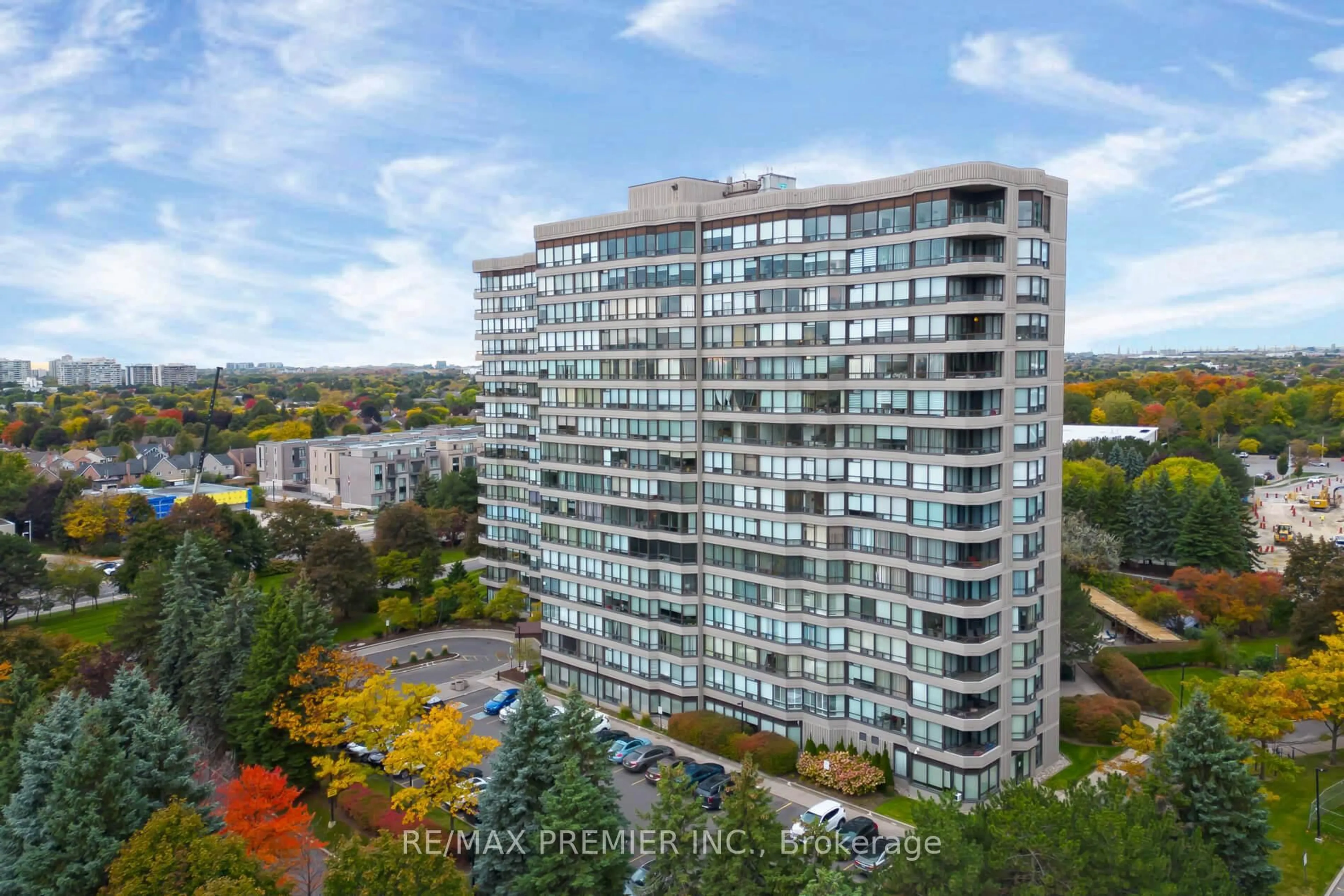 A pic from outside/outdoor area/front of a property/back of a property/a pic from drone, city buildings view from balcony for 7440 Bathurst St #1614, Vaughan Ontario L4J 7K8