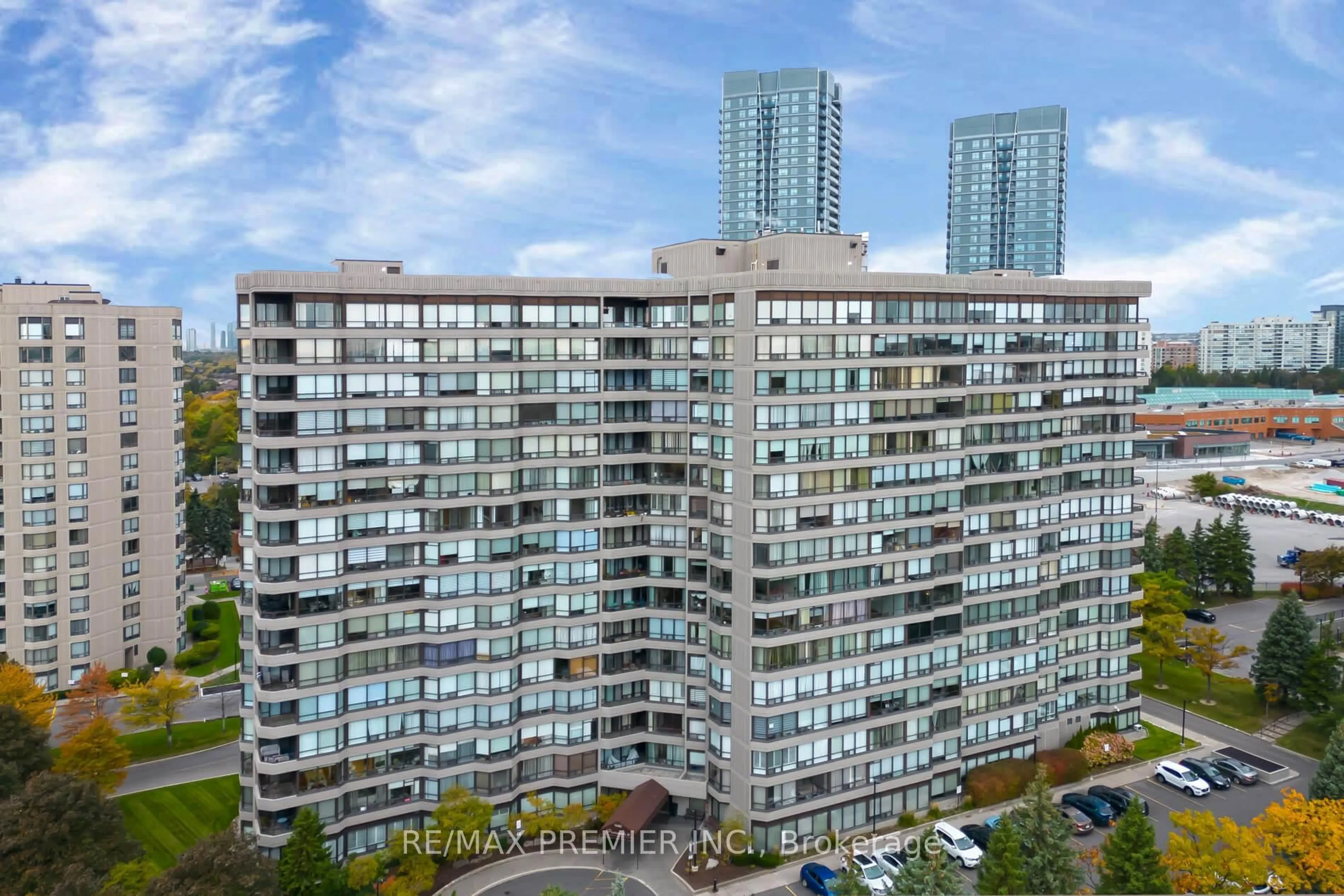 A pic from outside/outdoor area/front of a property/back of a property/a pic from drone, city buildings view from balcony for 7440 Bathurst St #1614, Vaughan Ontario L4J 7K8