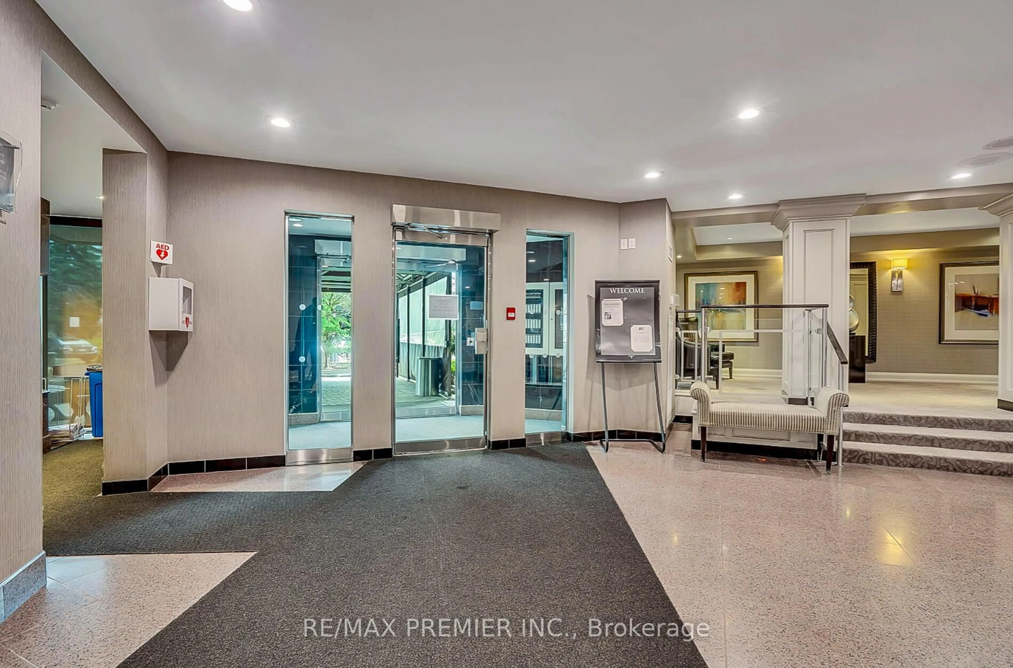 Indoor foyer for 7440 Bathurst St #1614, Vaughan Ontario L4J 7K8