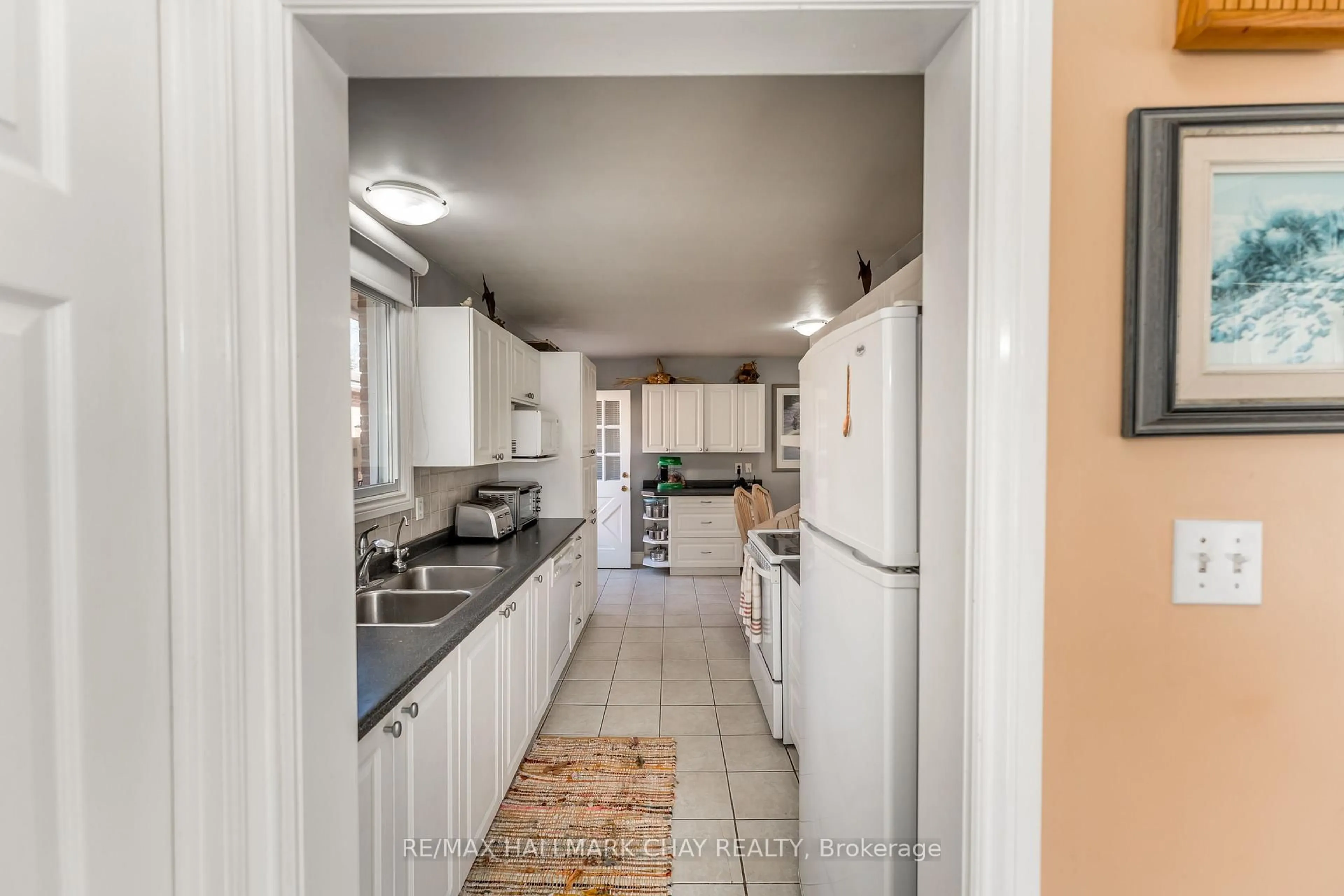 Standard kitchen, unknown for 28 Brown St, New Tecumseth Ontario L0G 1W0