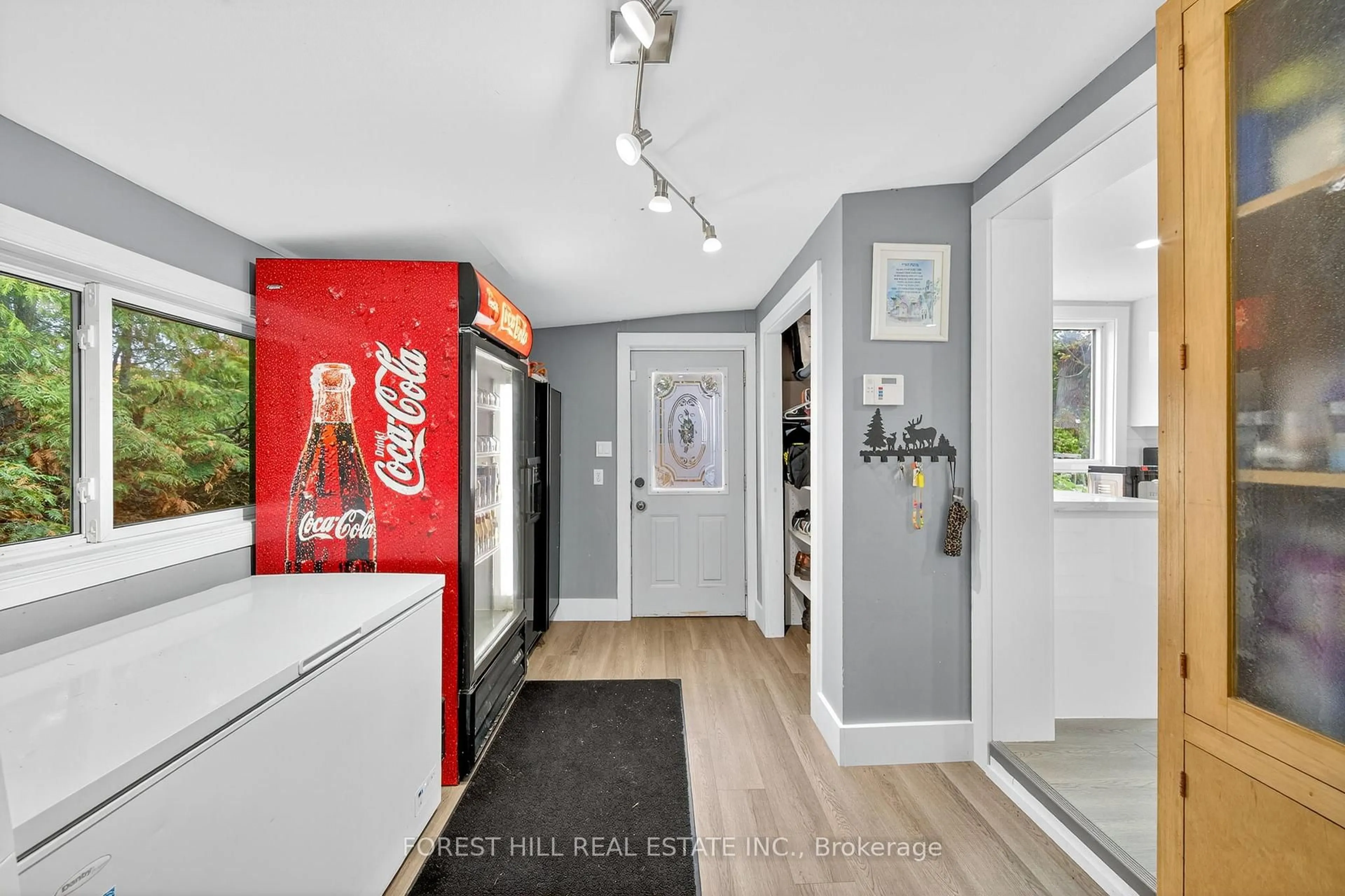 Indoor entryway for 1031 Wisker Ave, Innisfil Ontario L0L 1C0