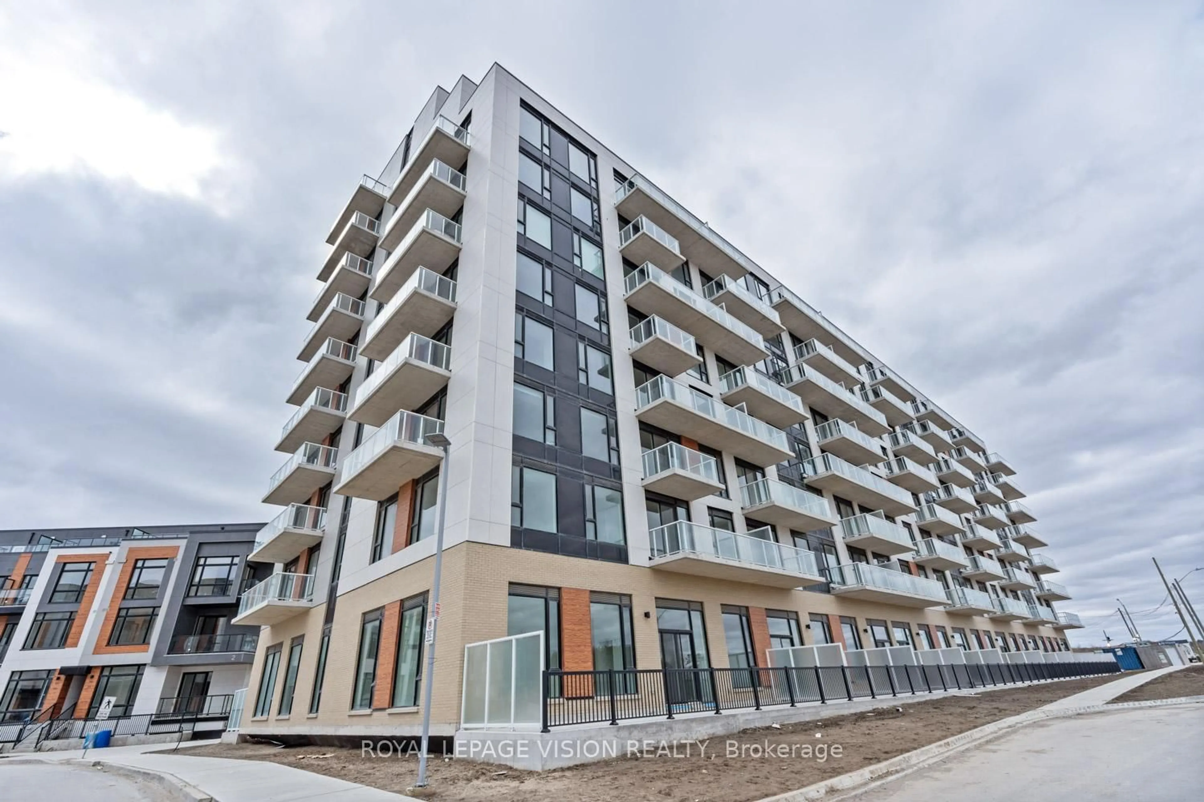 Patio, building for 6 David Eyer Rd #907, Richmond Hill Ontario L4S 0N6