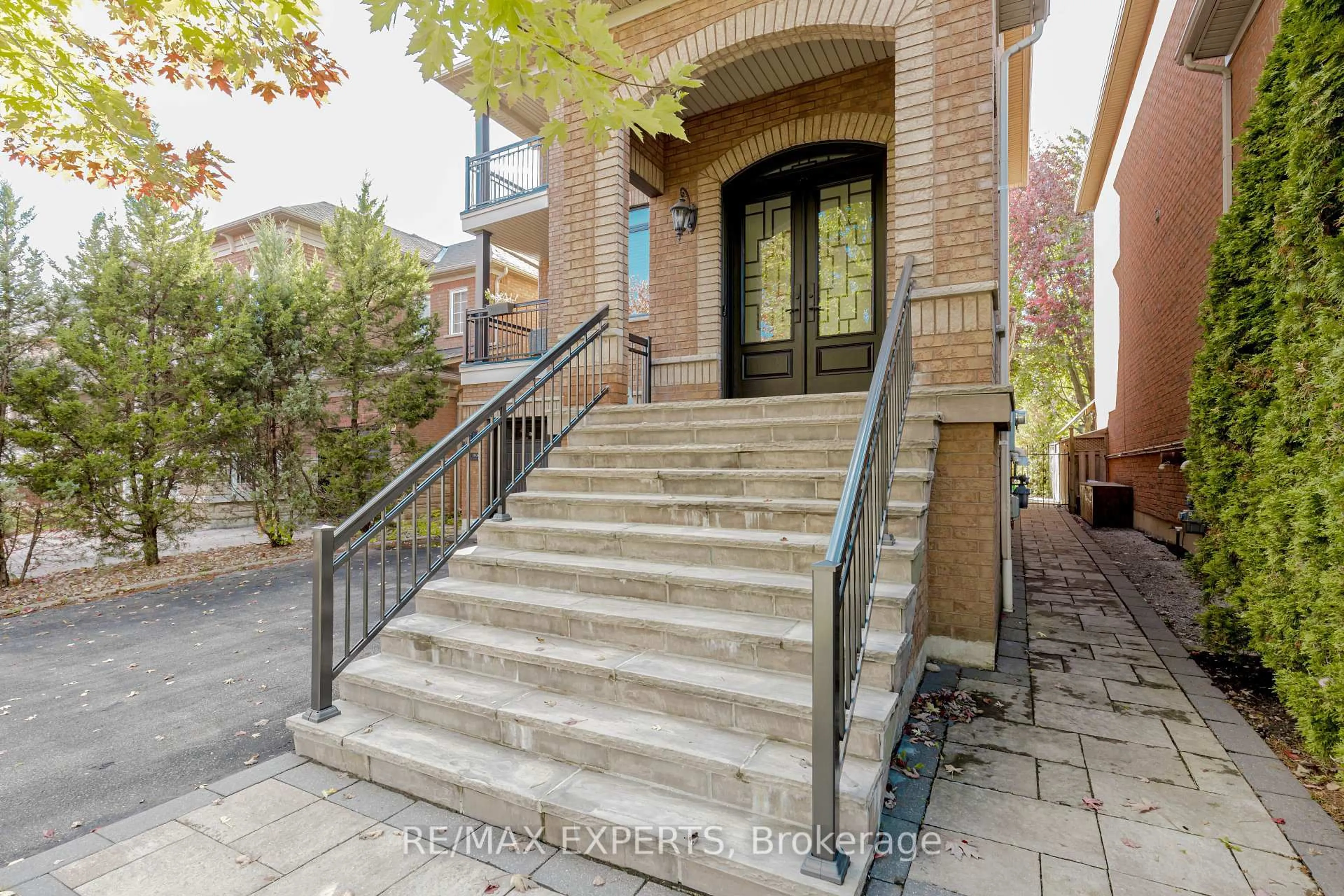 Stairs for 193 Fairlane Cres, Vaughan Ontario L4H 2H1